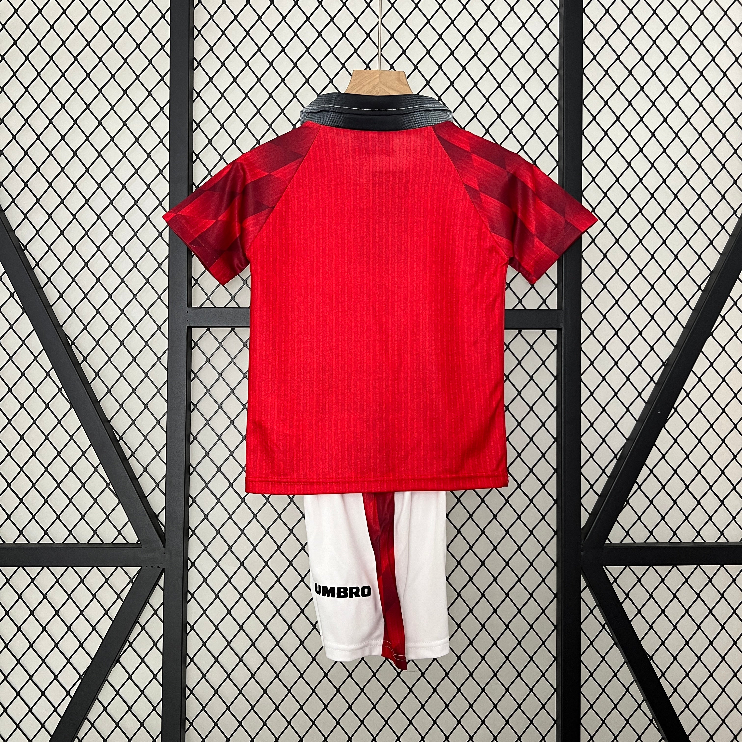 Manchester United home kids set. Season 94/95