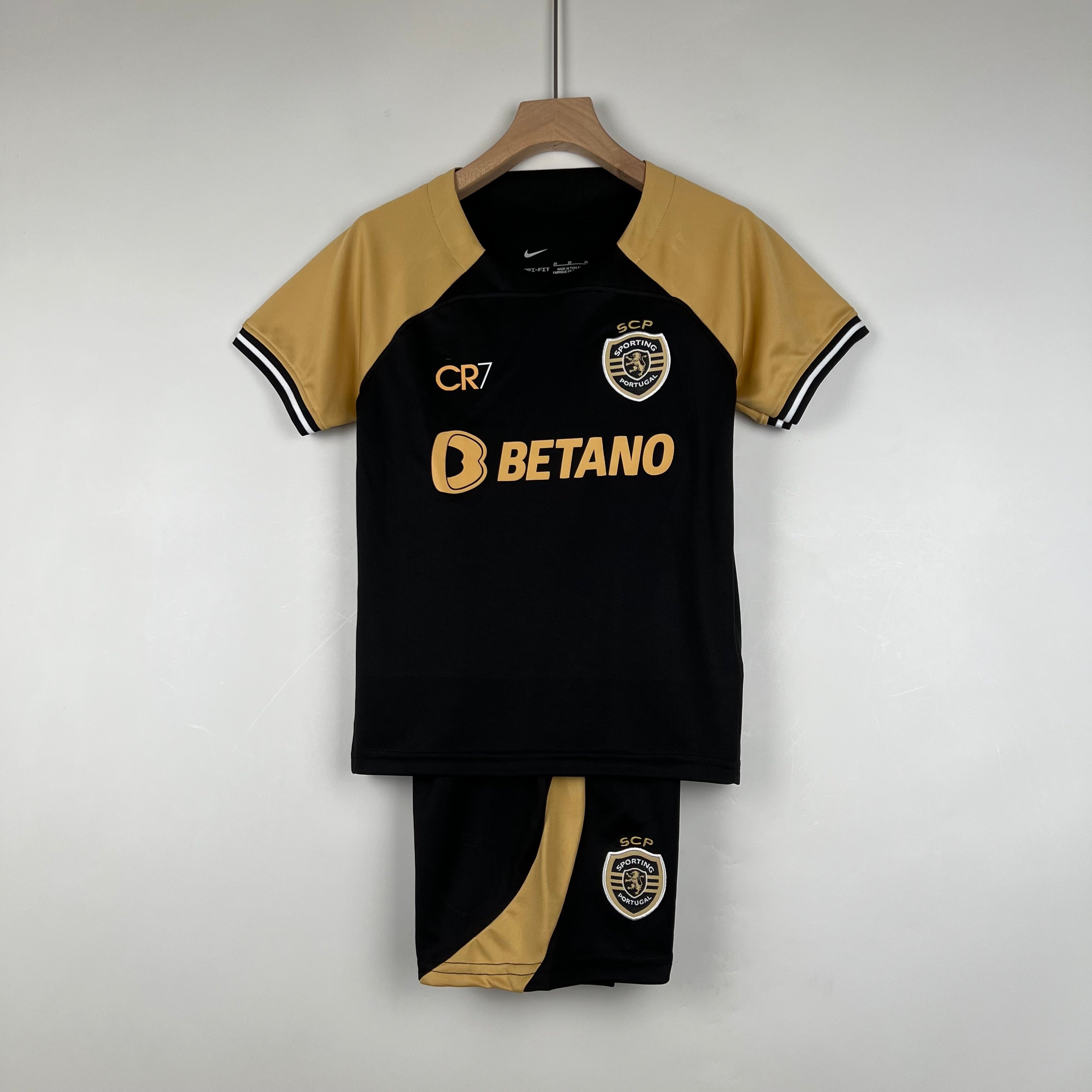 Sporting Lisbon third kids set. Season 23/24