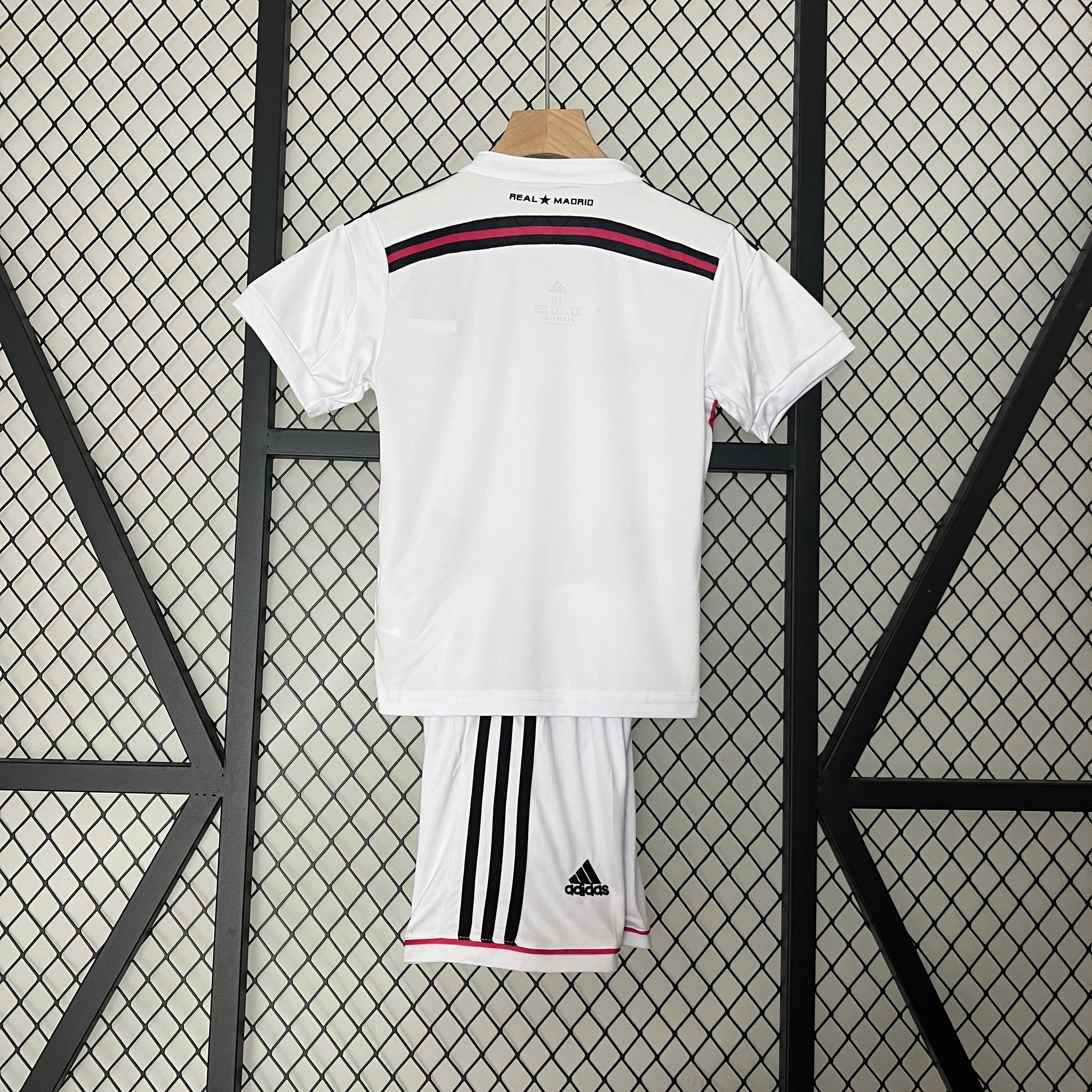 Real Madrid home kids set. Season 14/15