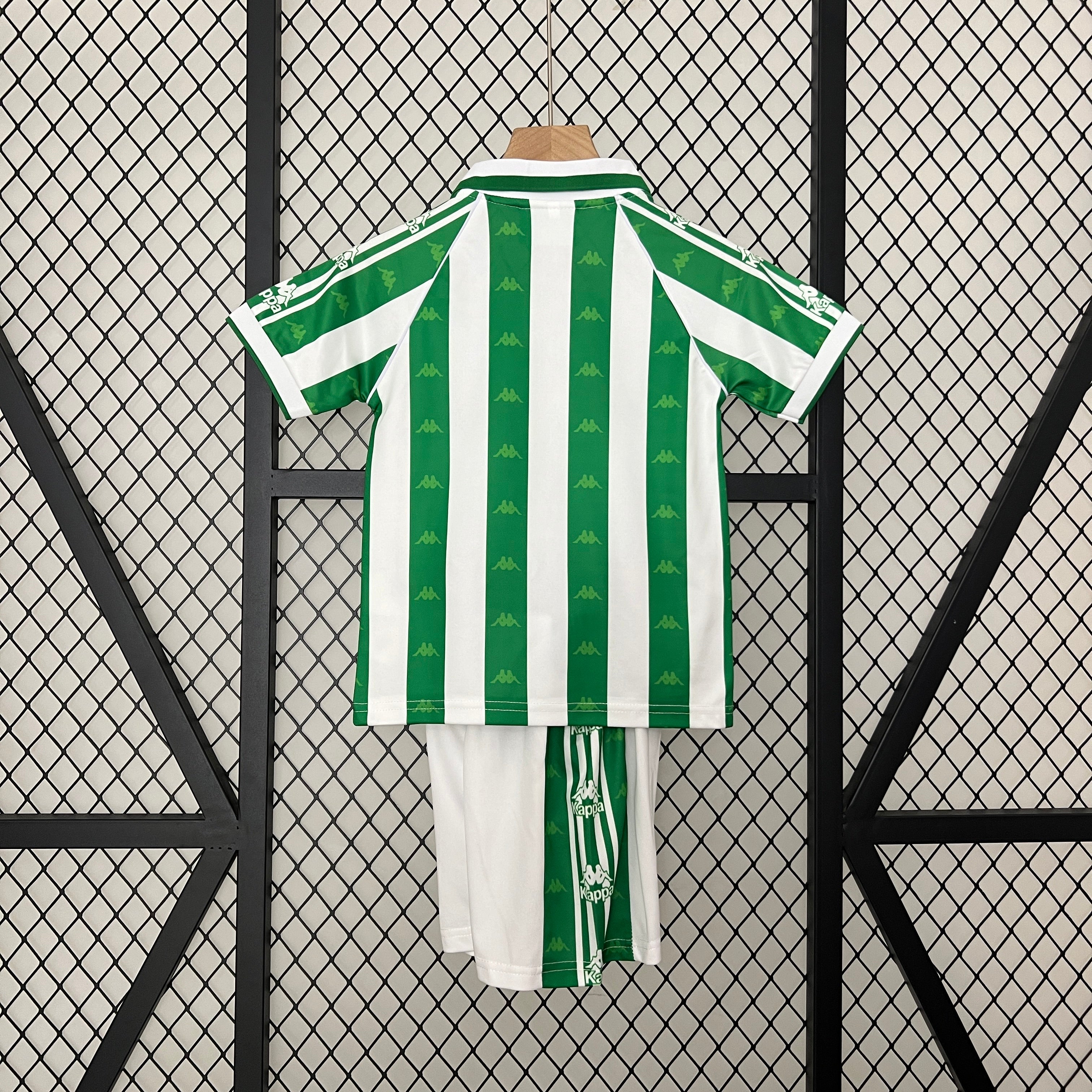 Real Betis home kids set. Season 95/96