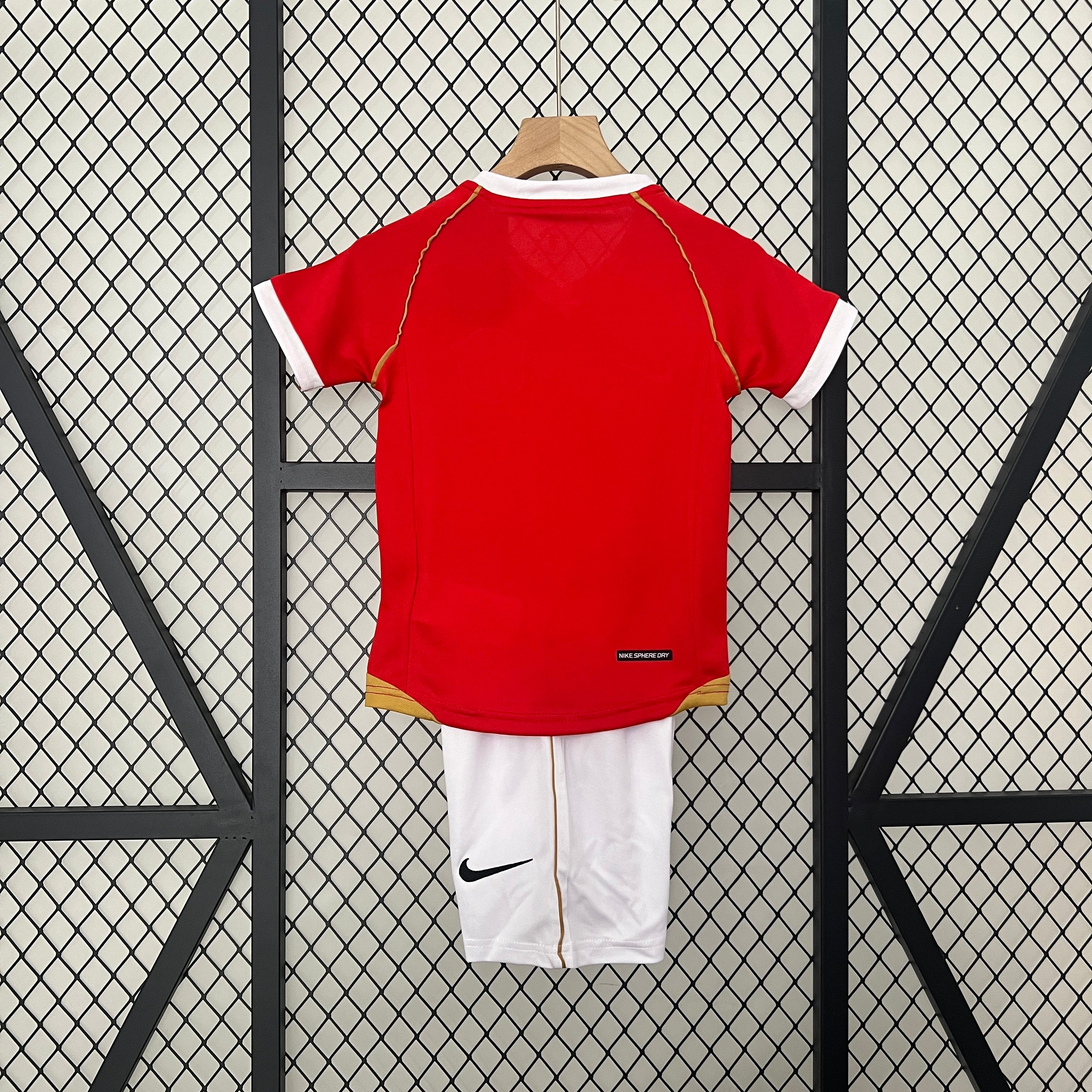 Manchester United home kids set. Season 06/07