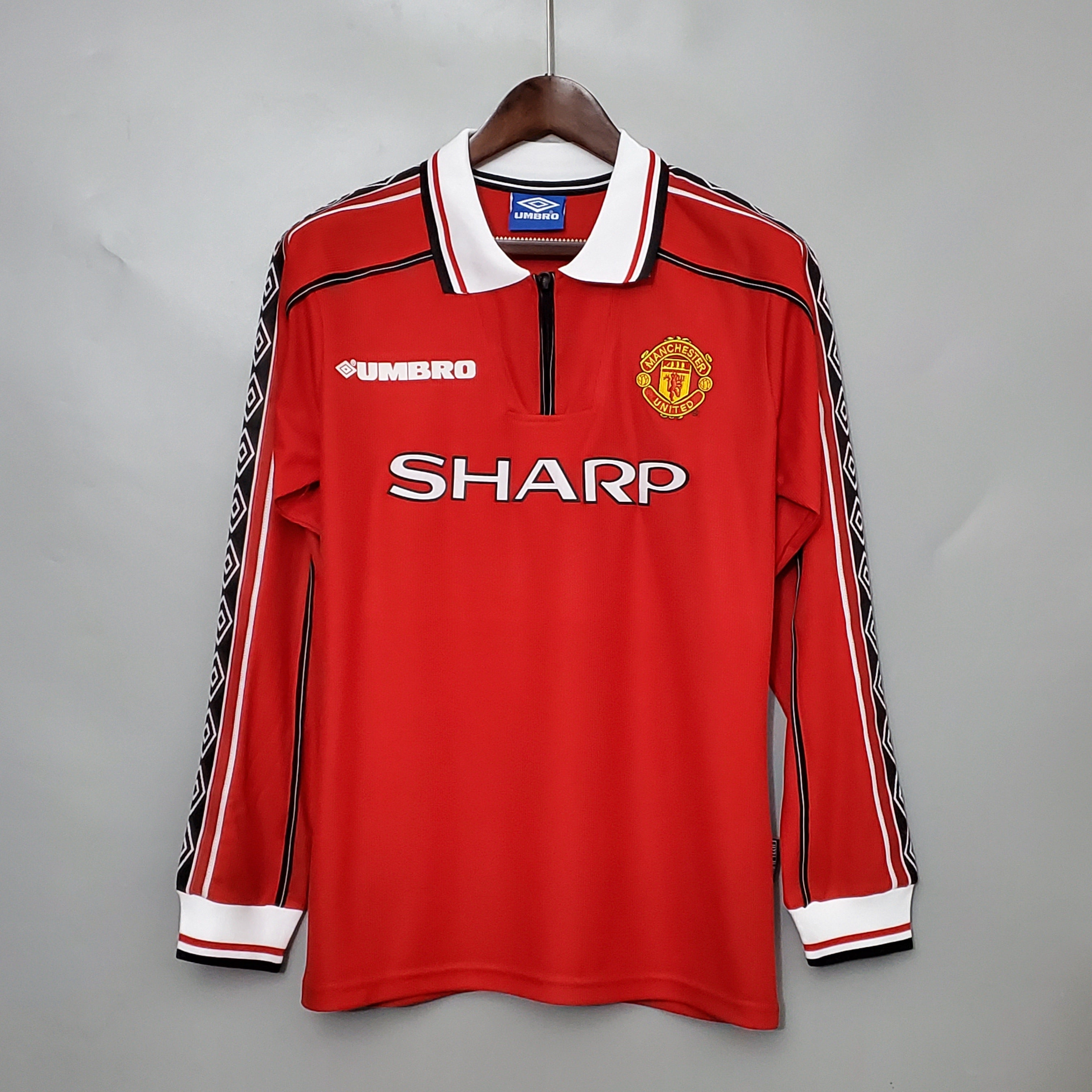 Manchester United Longsleeve home jersey. Season 98/99