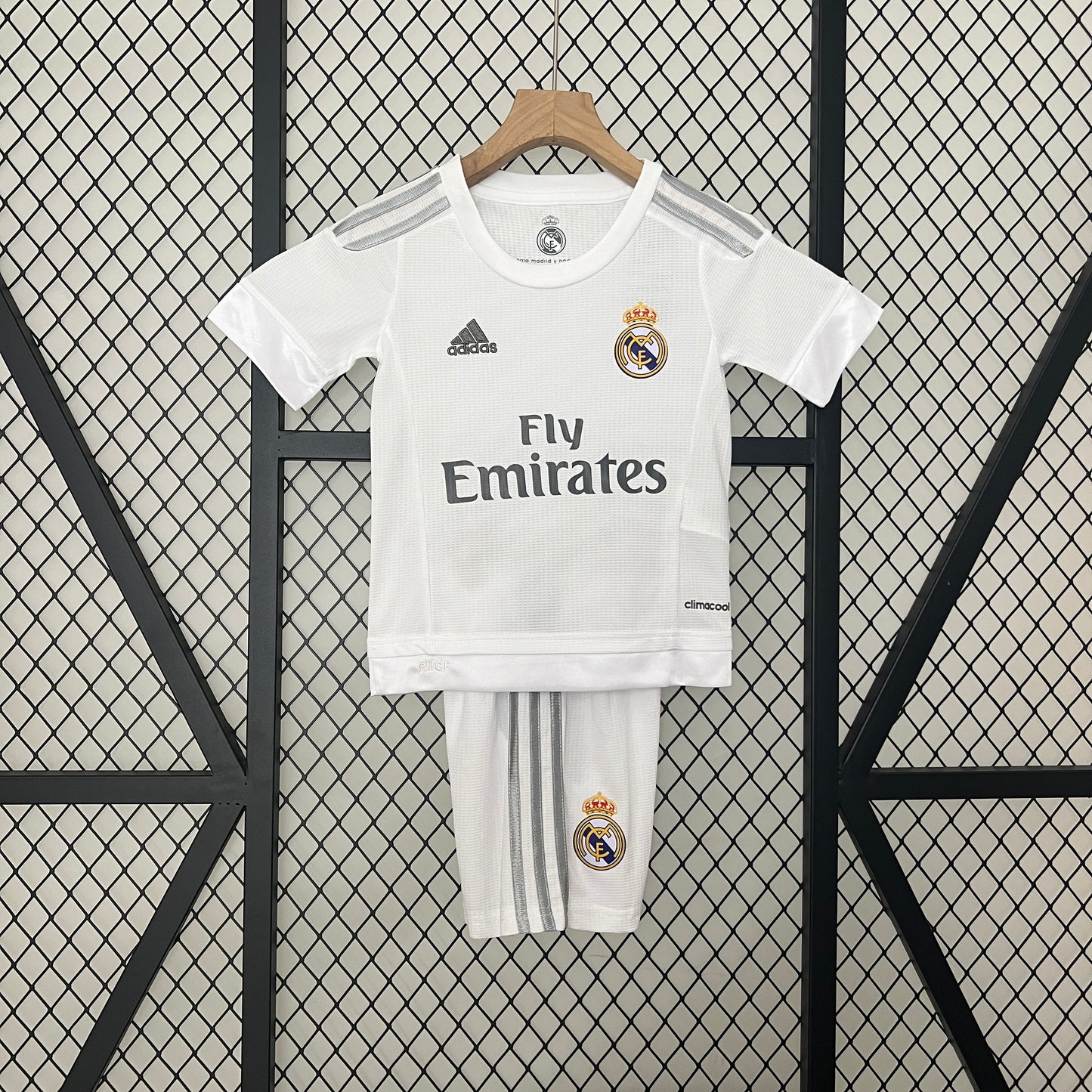 Real Madrid home kids set. Season 15/16