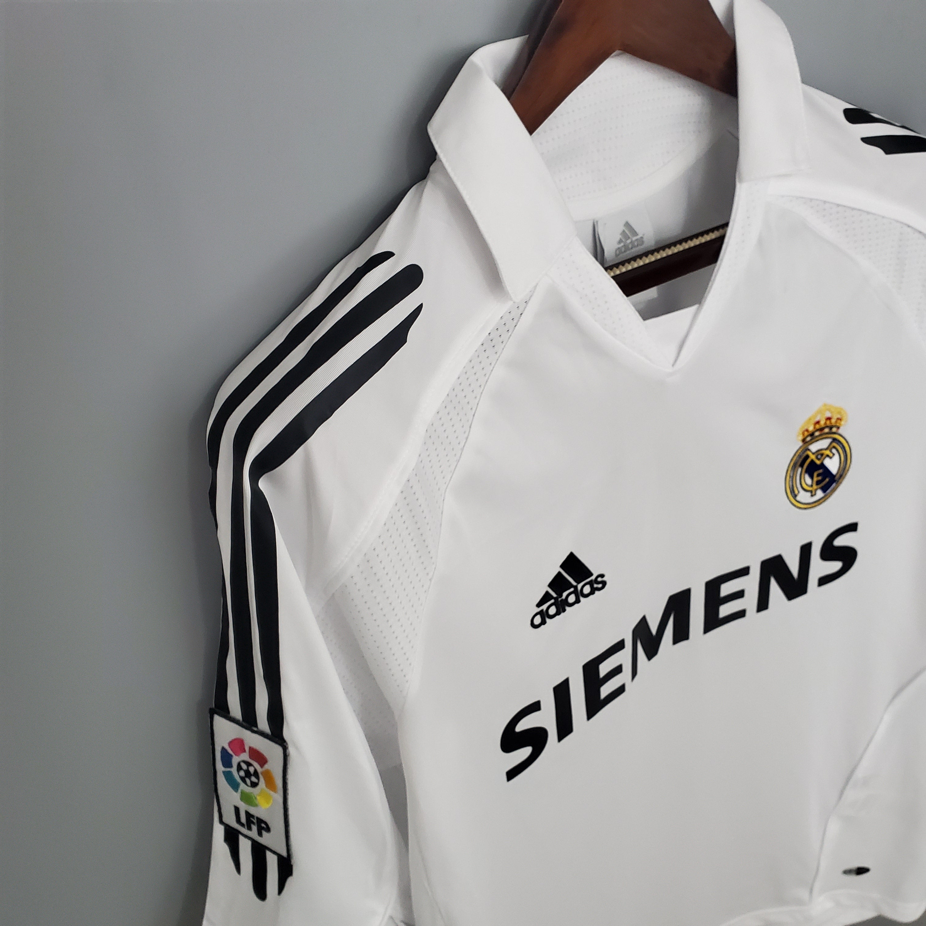Real Madrid home jersey. Season 05/06