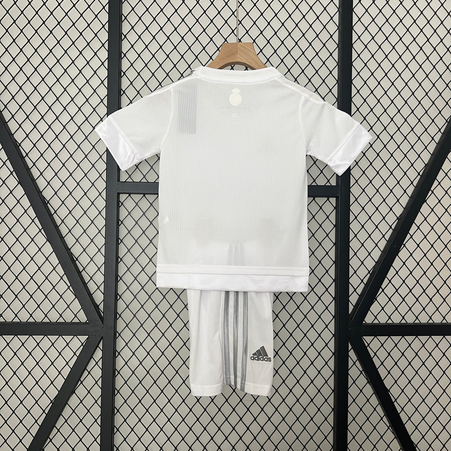 Real Madrid home kids set. Season 15/16