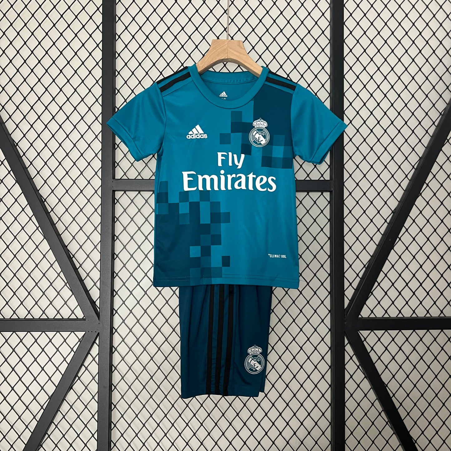 Real Madrid third kids set. Season 17/18