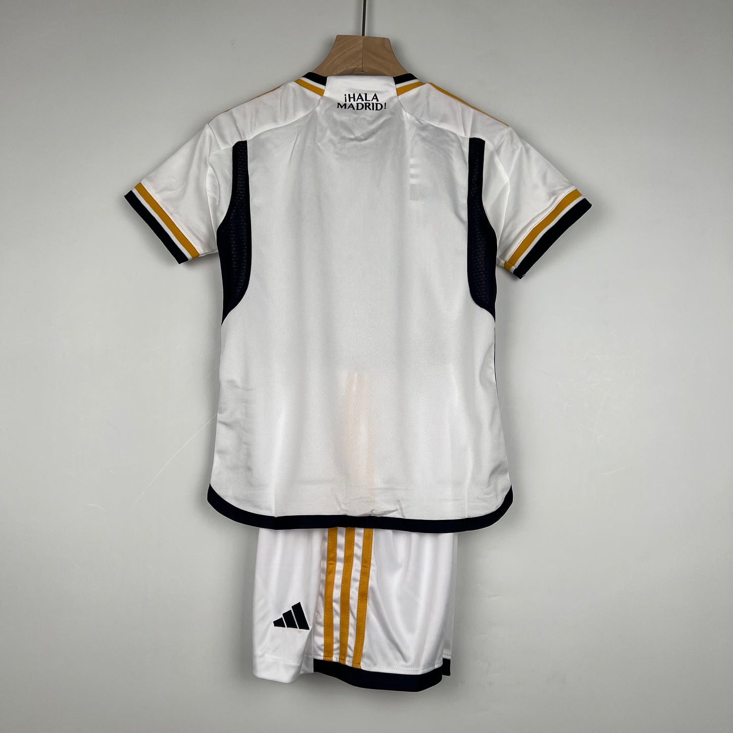 Real Madrid home kids set. Season 23/24