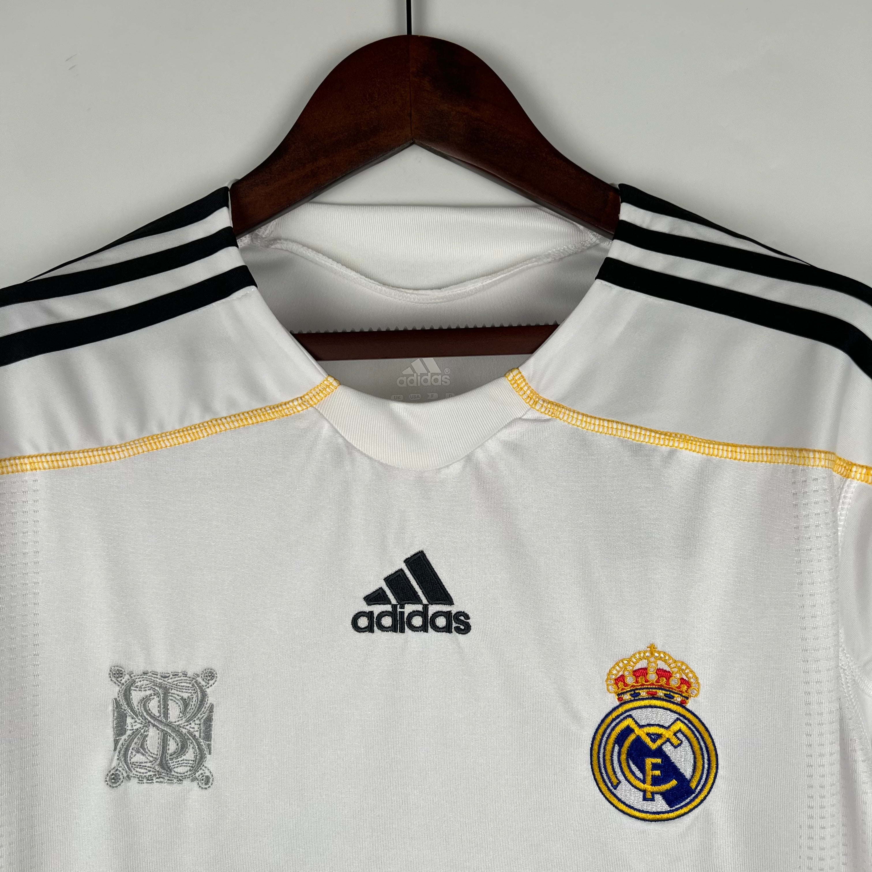Real Madrid longsleeve home jersey. Season 09/10