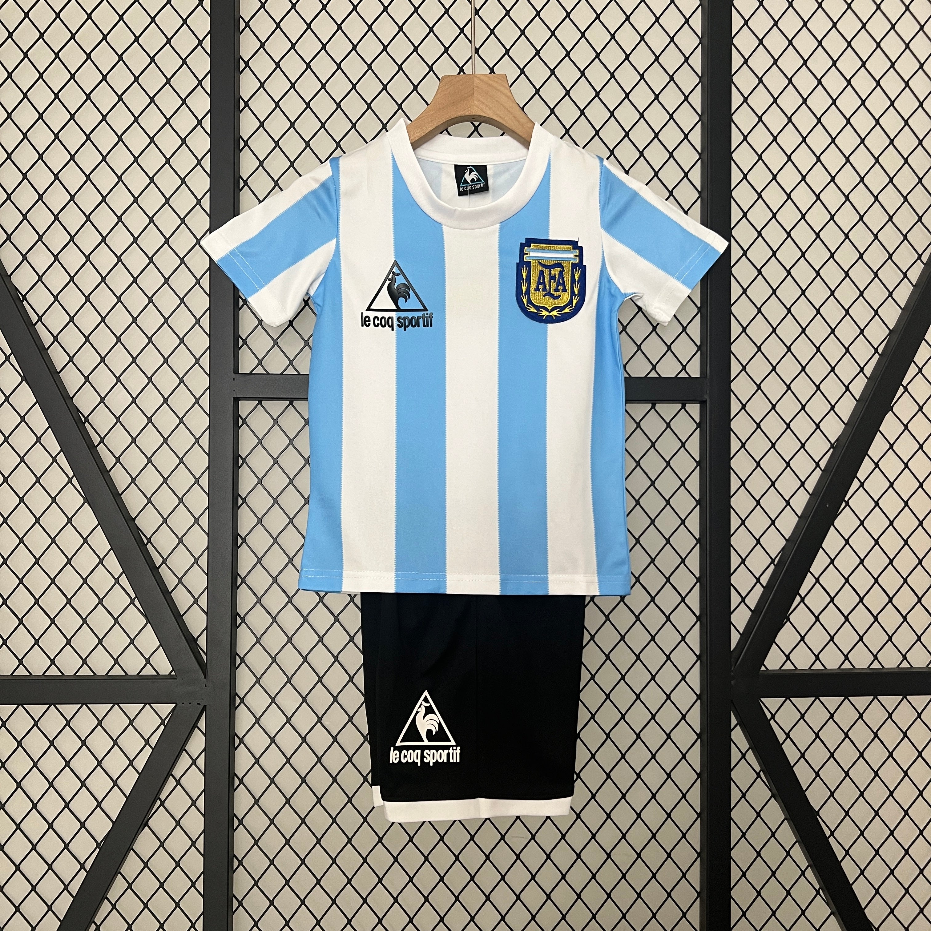 Argentina 1986 home kids set.