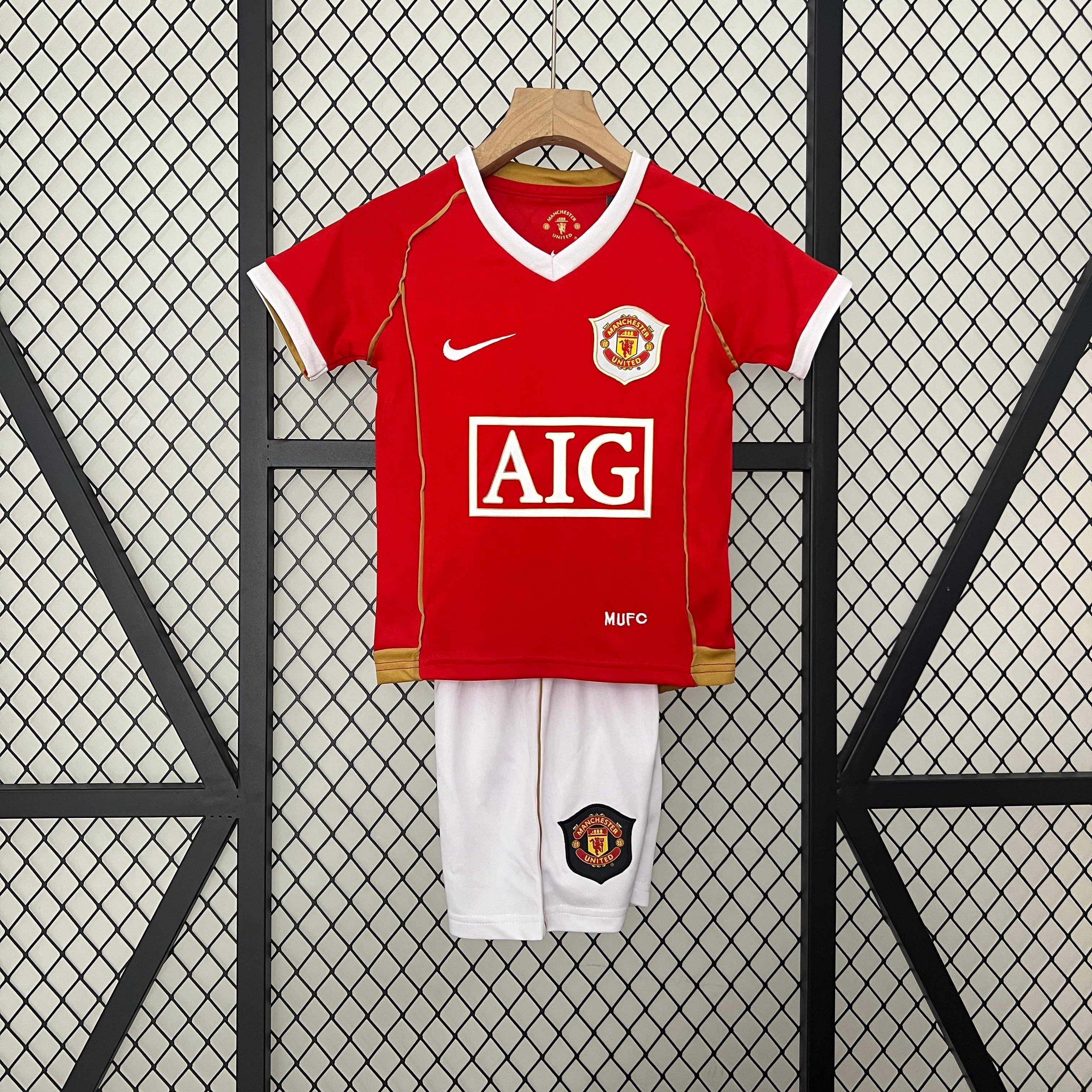 Manchester United home kids set. Season 06/07