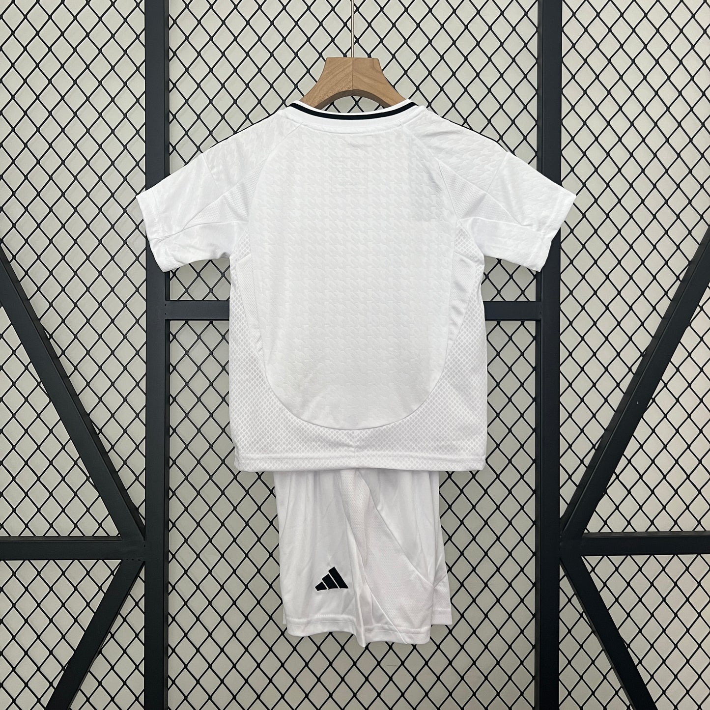 Real Madrid home kids set. Season 24/25
