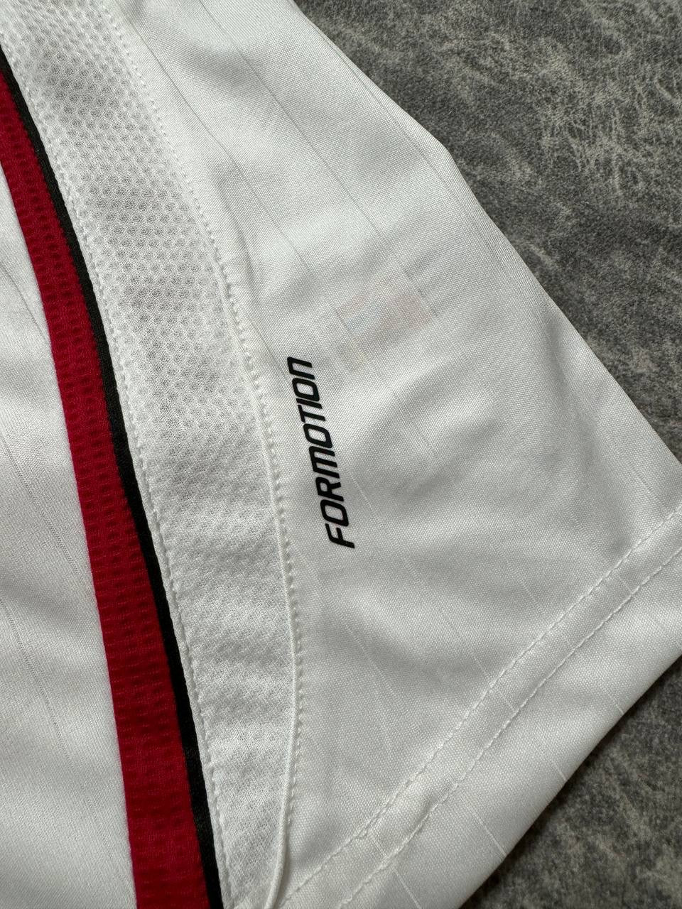 AC Milan's away jersey for the 2007 Champions League Final. Ricardo Kaka.