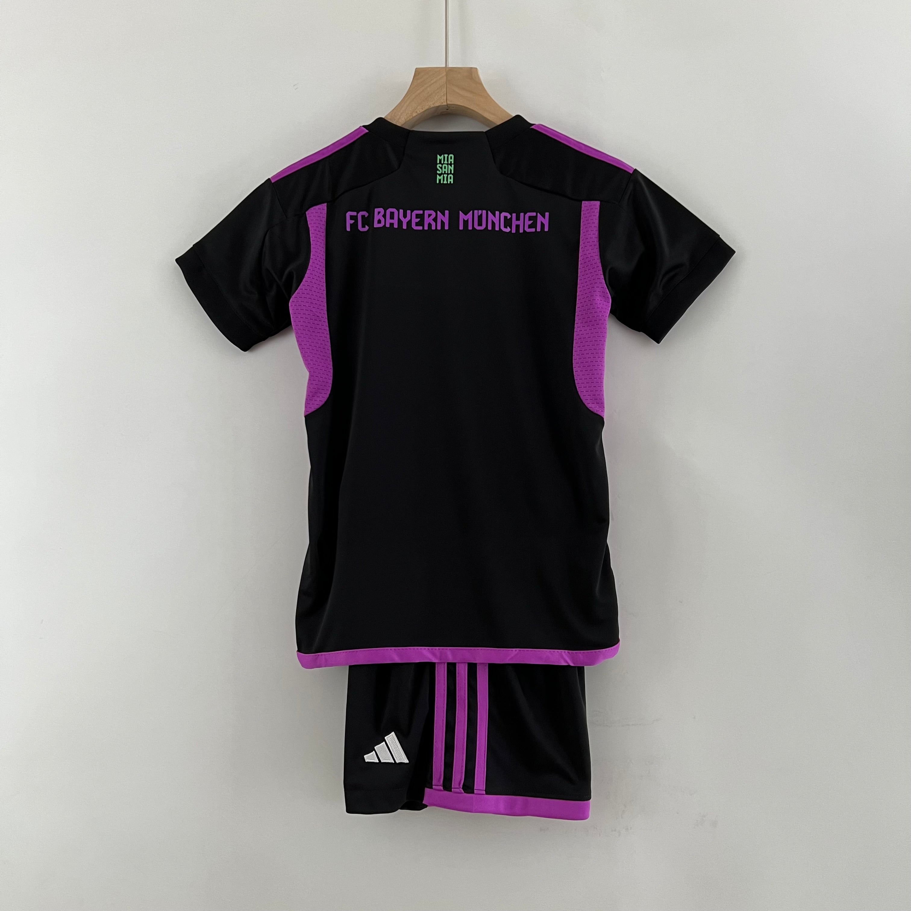 Bayern Munich away kids set. Season 23/24
