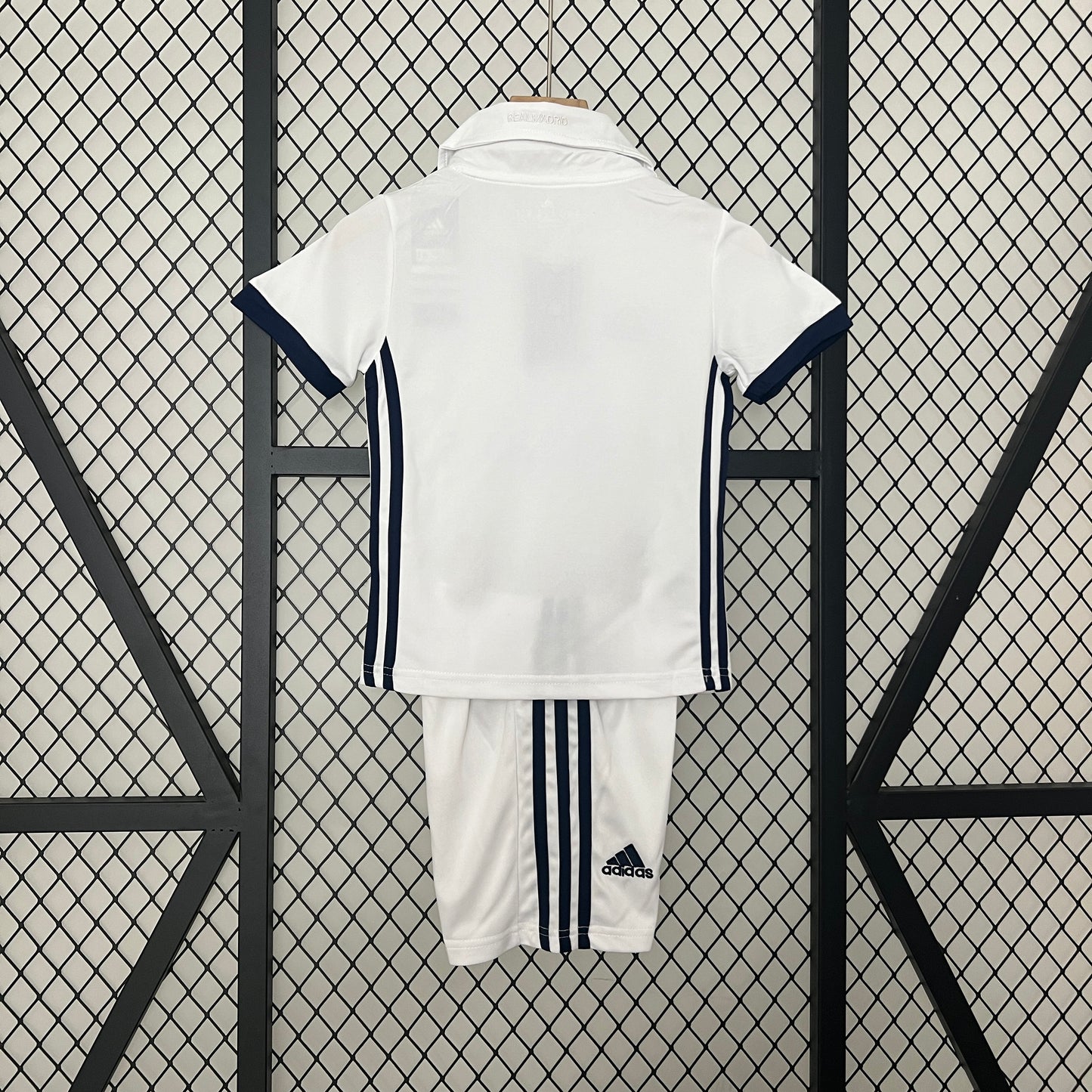 Real Madrid home kids set. Season 16/17