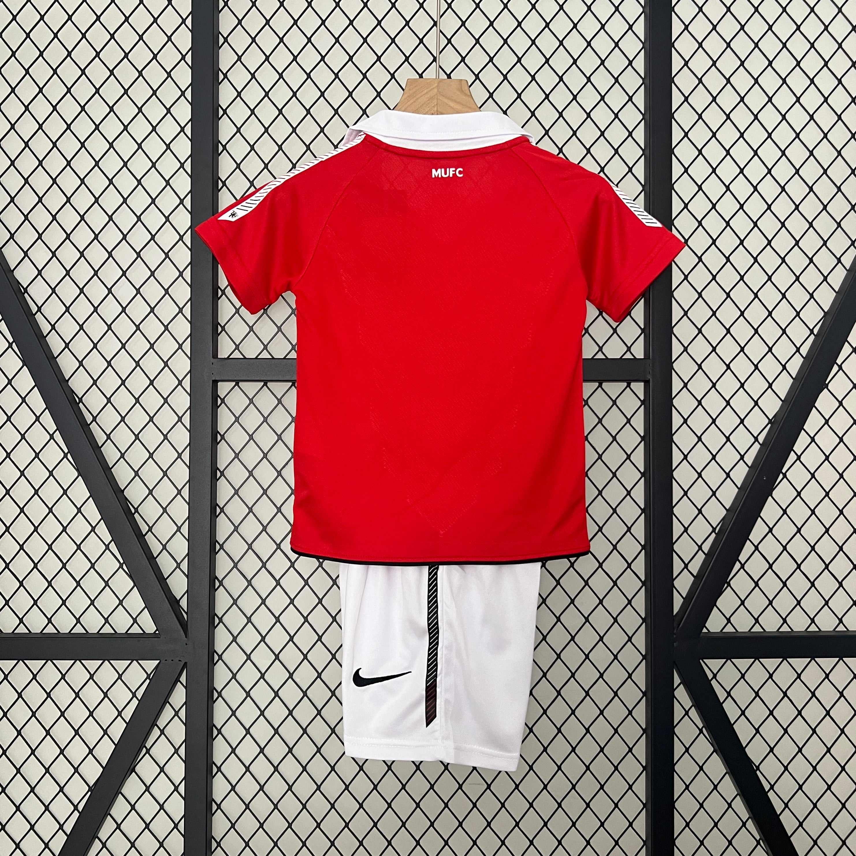 Manchester United home kids set. Season 10/11