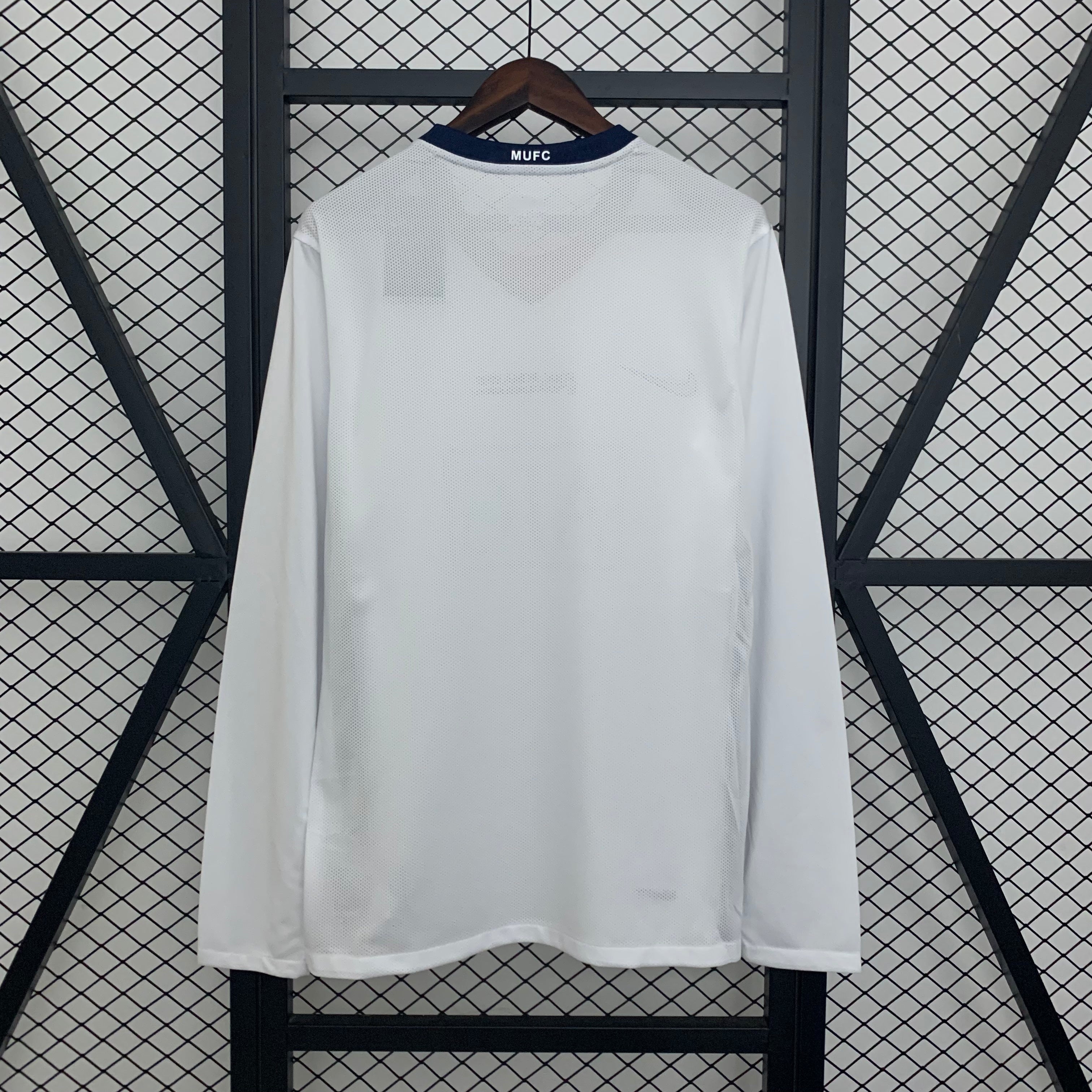 Manchester United longsleeve 2009 Champions League final away jersey.