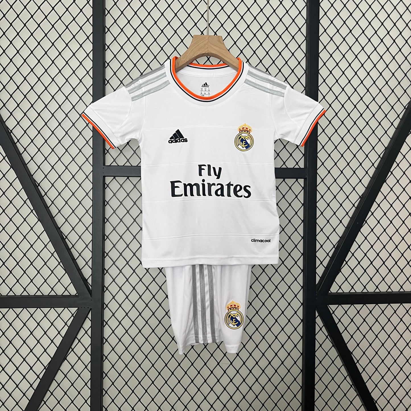Real Madrid home kids set. Season 13/14