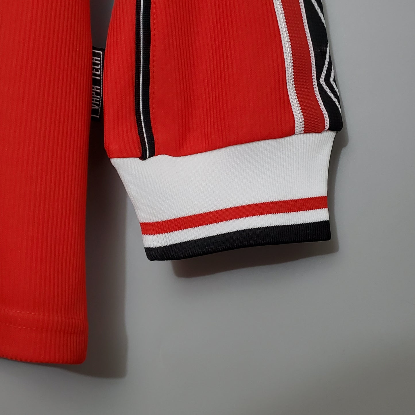 Manchester United Longsleeve home jersey. Season 98/99