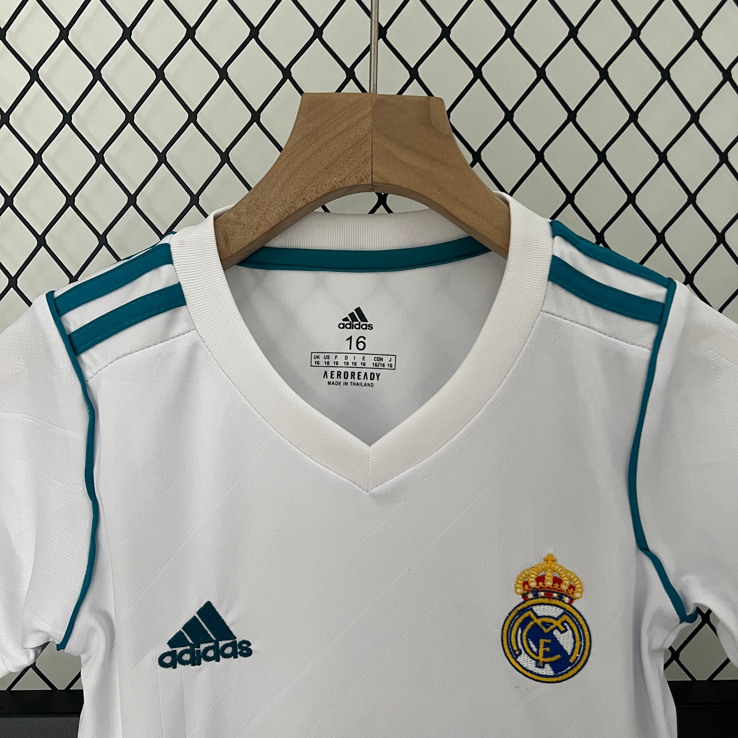 Real Madrid home kids set. Season 17/18