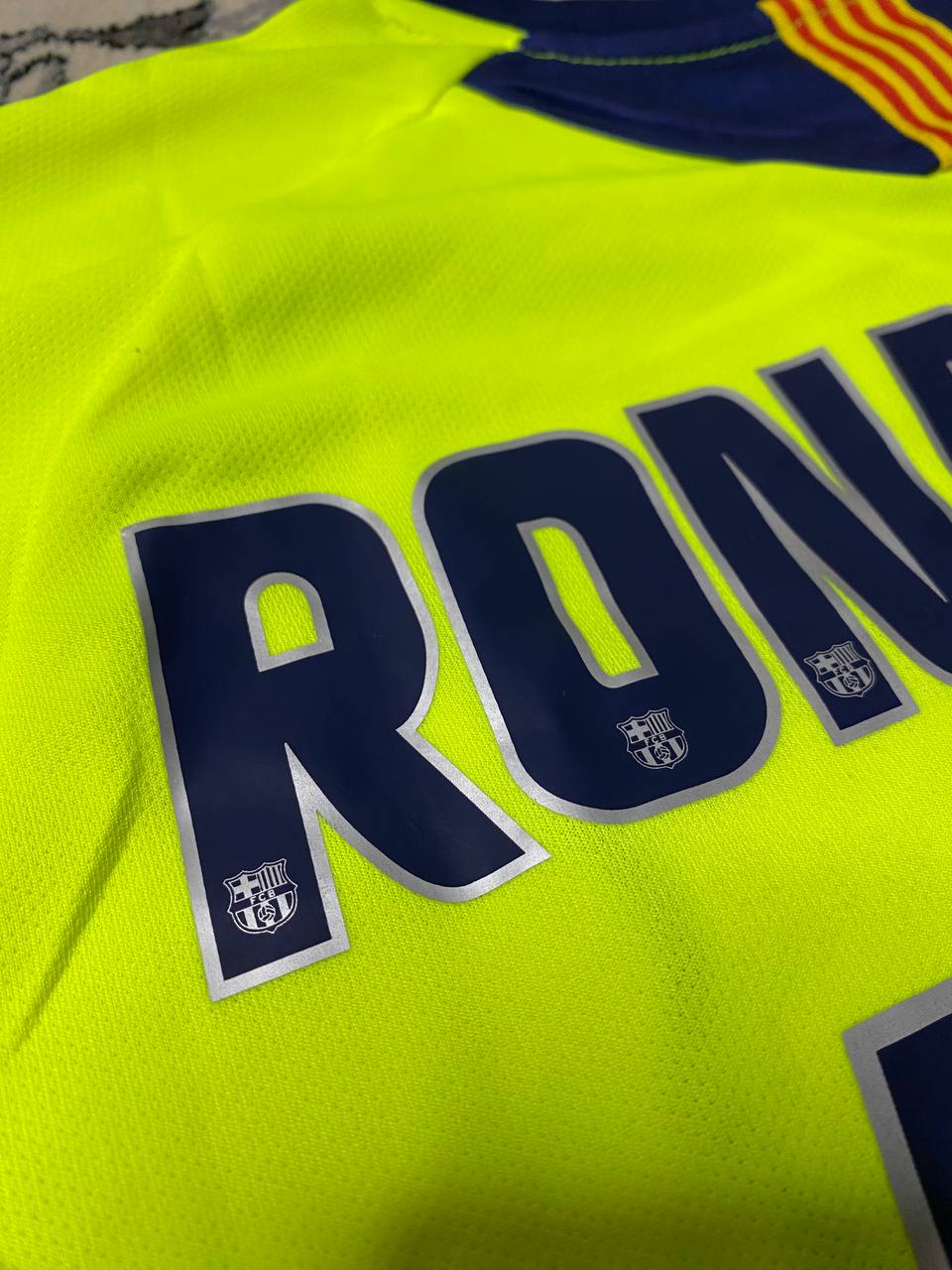Barcelona away jersey. Season 05/06. Ronaldinho Gaucho