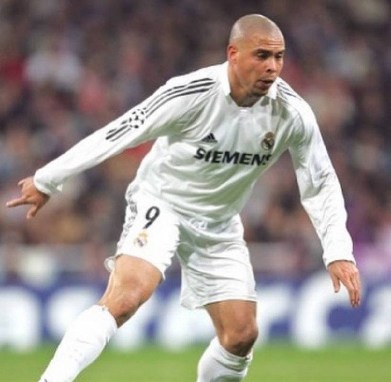 Real Madrid home jersey. Season 05/06. Ronaldo Nazario