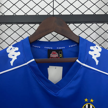 Juventus away jersey. Season 99/00