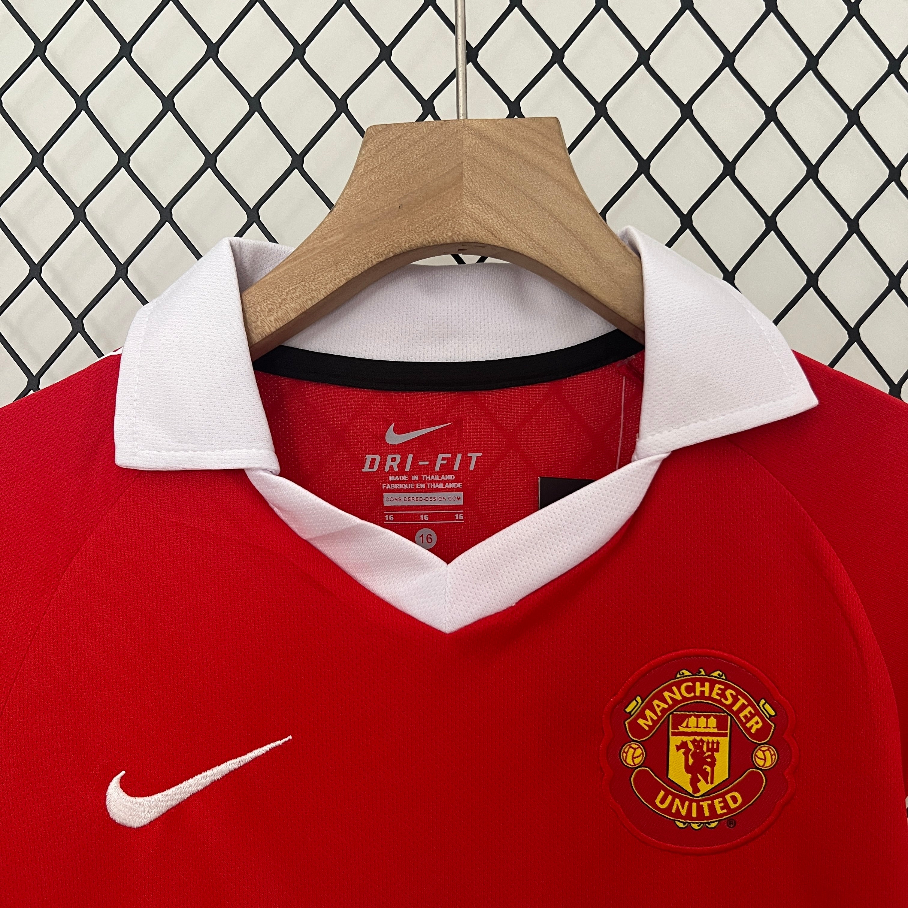 Manchester United home kids set. Season 10/11