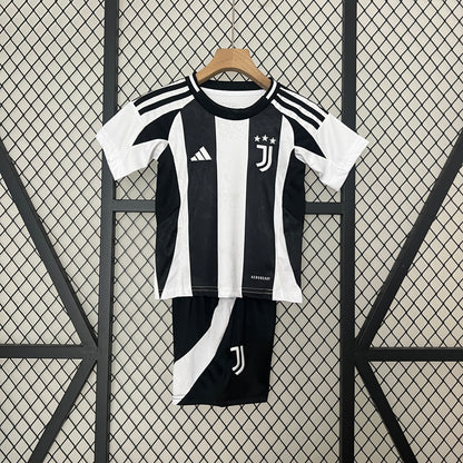 Juventus home kids set. Season 24/25