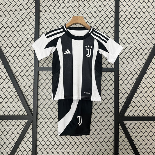 Juventus home kids set. Season 24/25