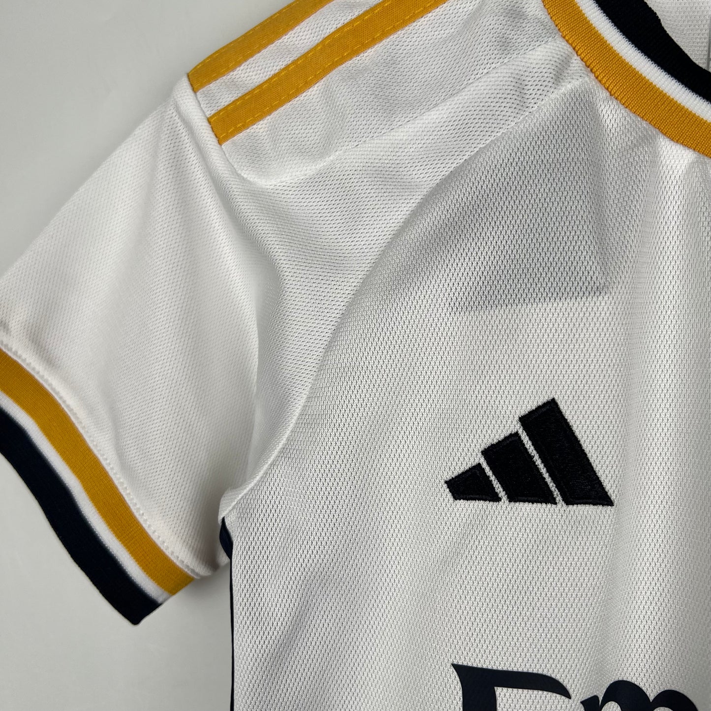 Real Madrid home kids set. Season 23/24