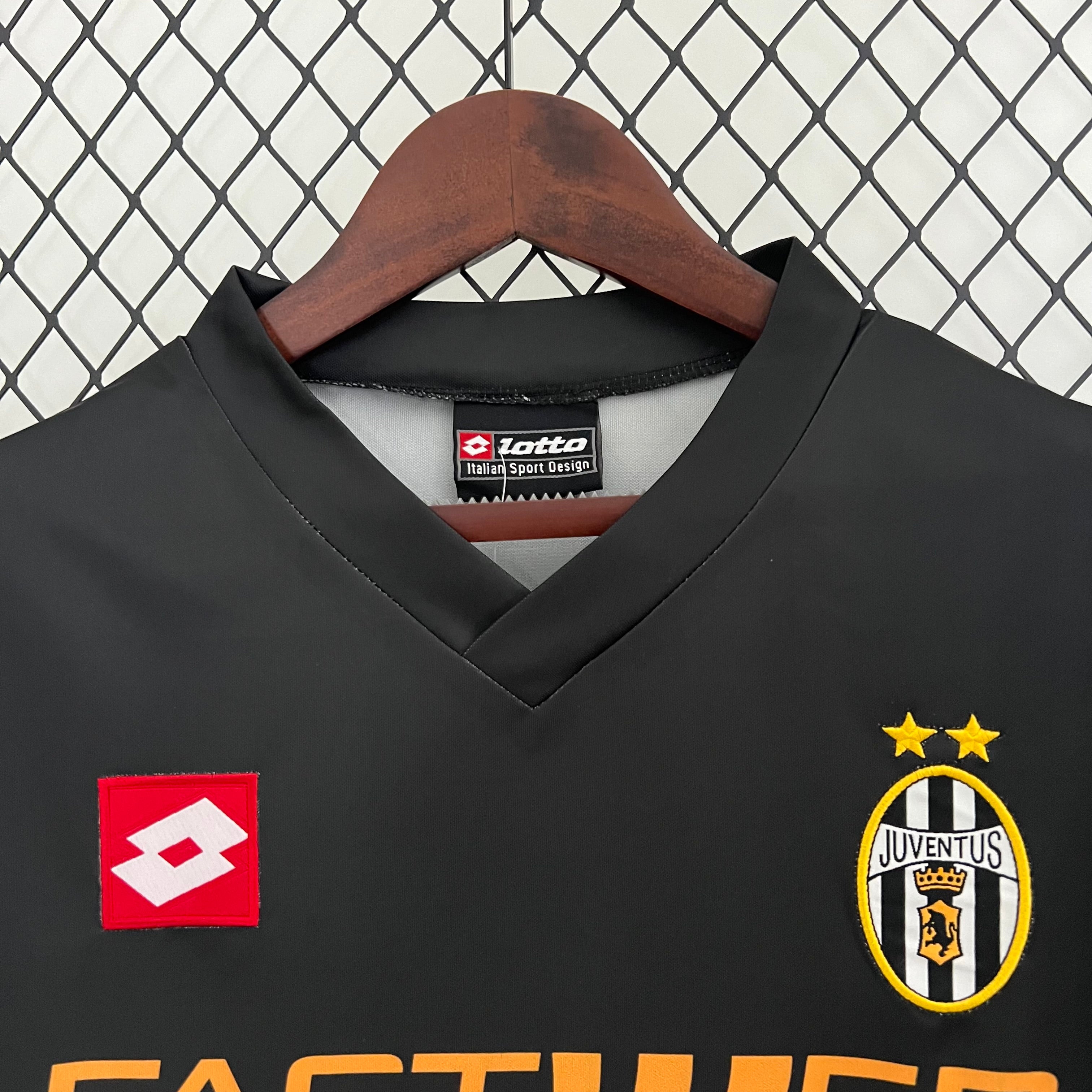 Juventus away jersey. Season 01/02