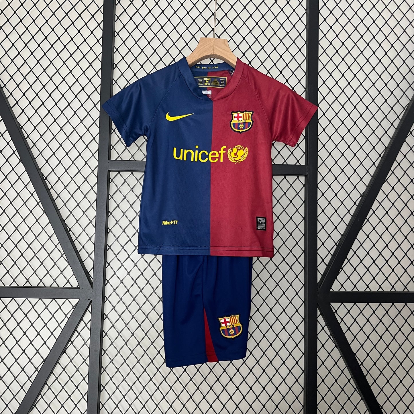 Barcelona home kids set. Season 08/09