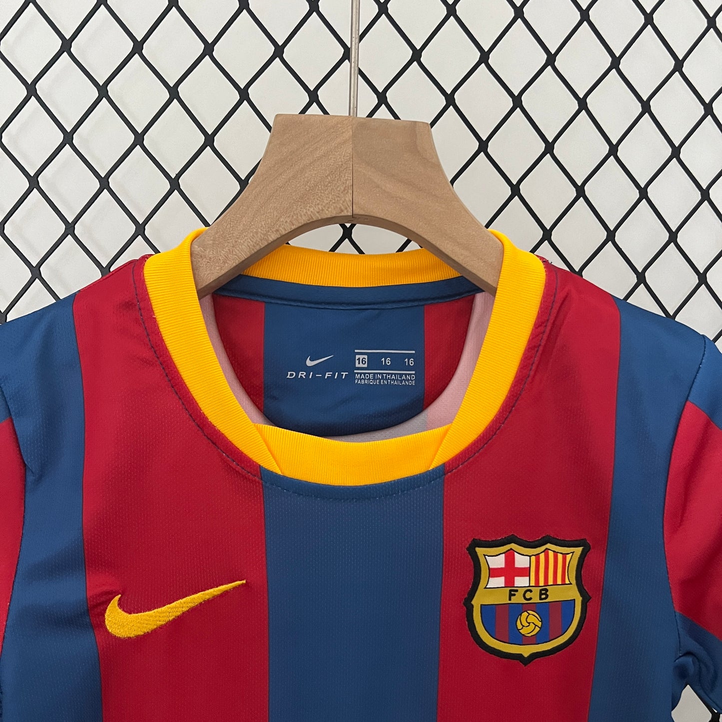 Barcelona home kids set. Season 10/11