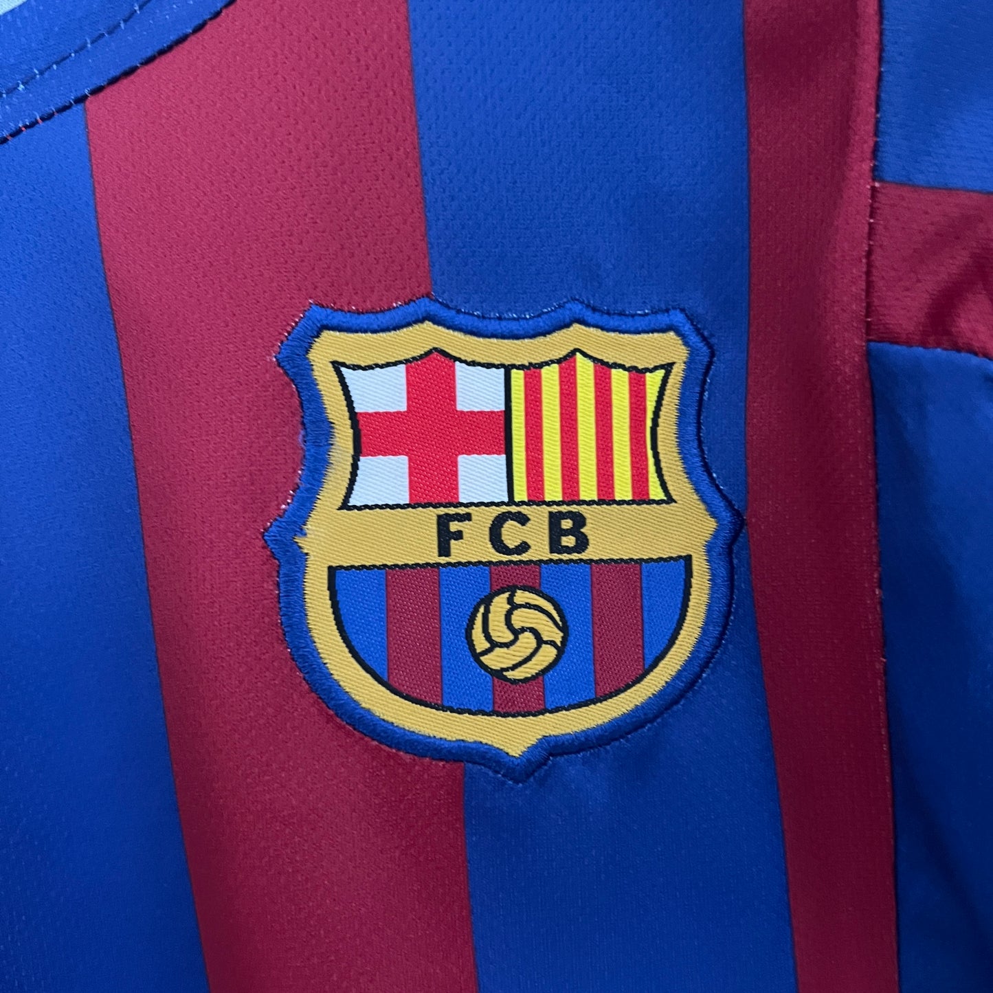 Barcelona home kids set. Season 05/06