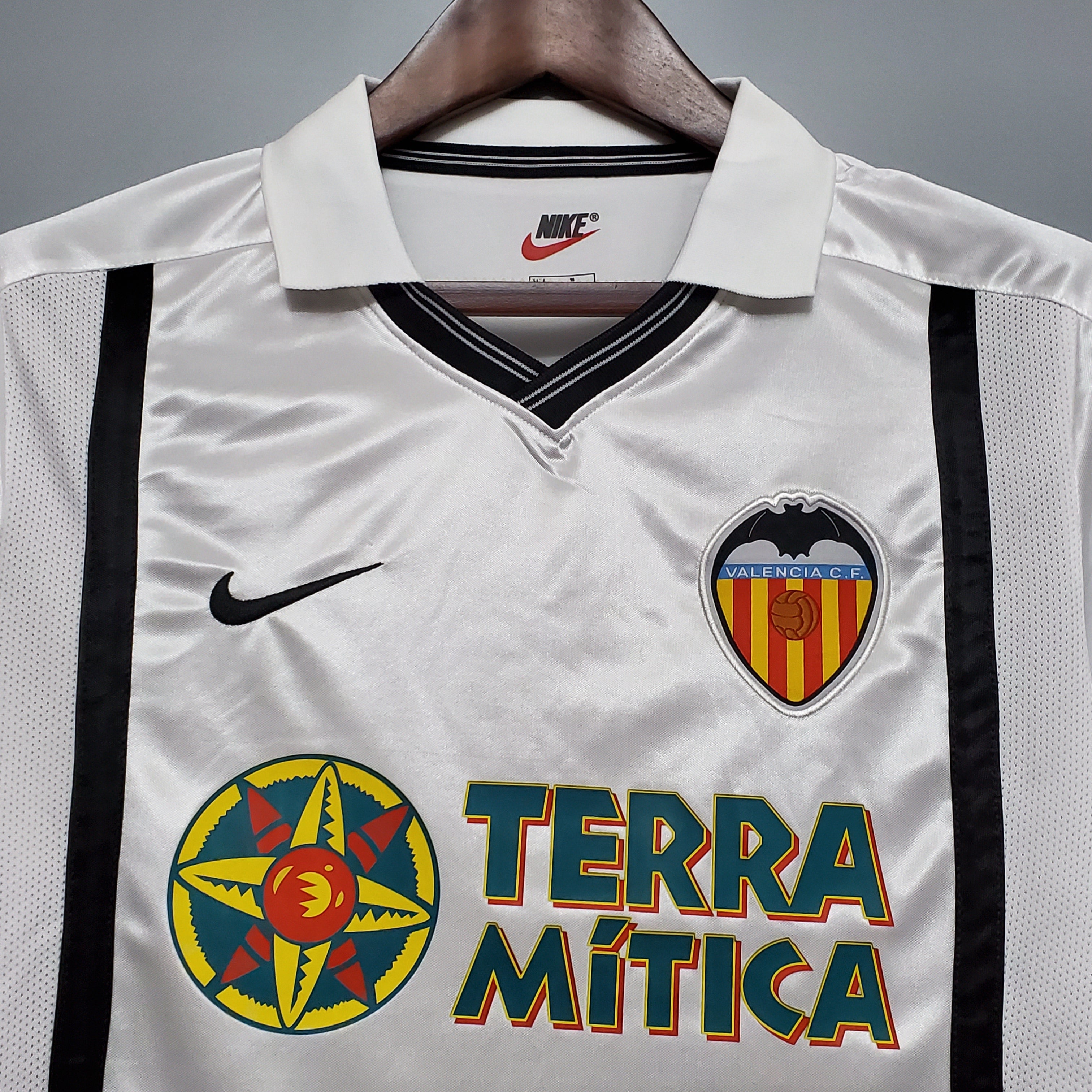 Valencia home jersey. Season 01/02