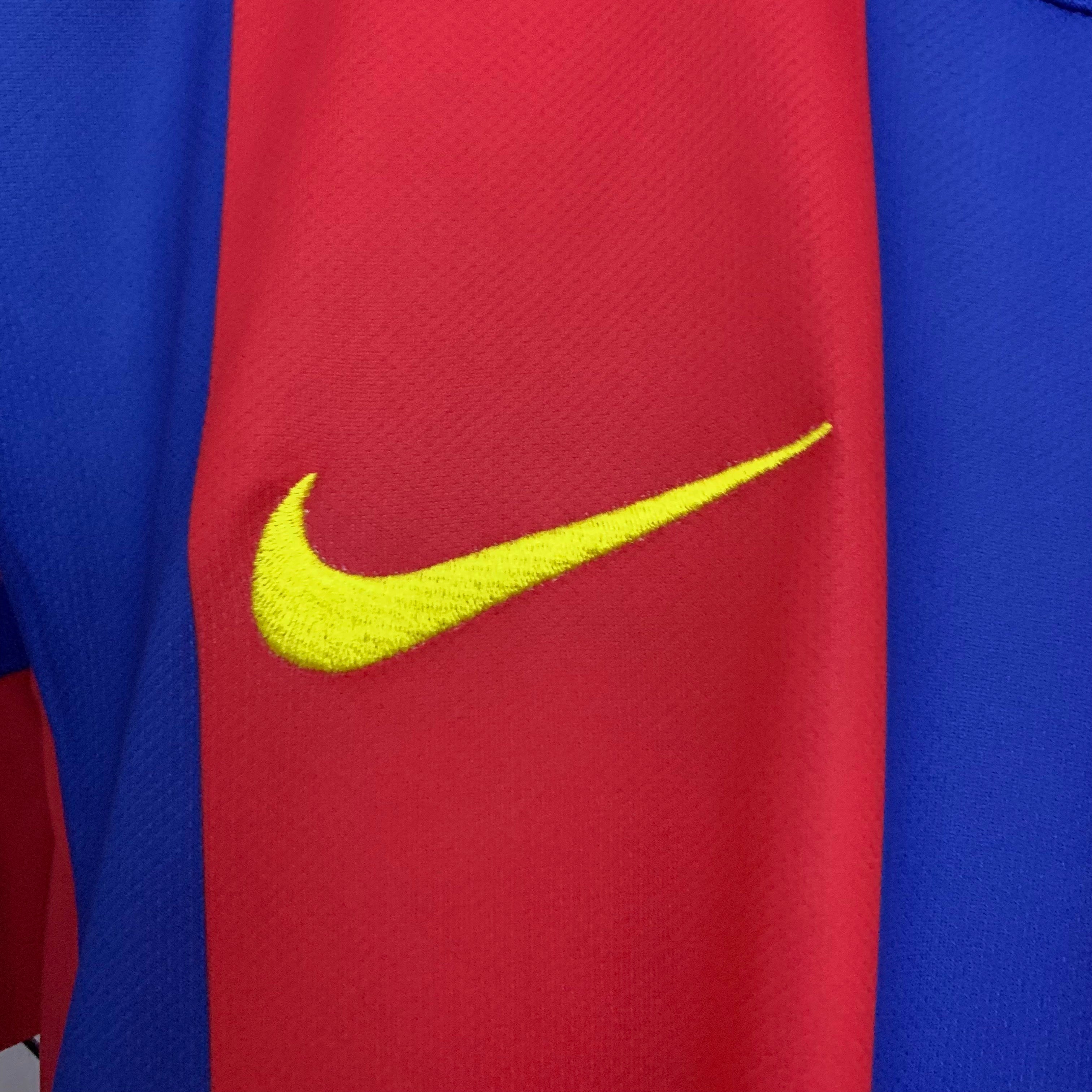 Barcelona home jersey. Season 04/05