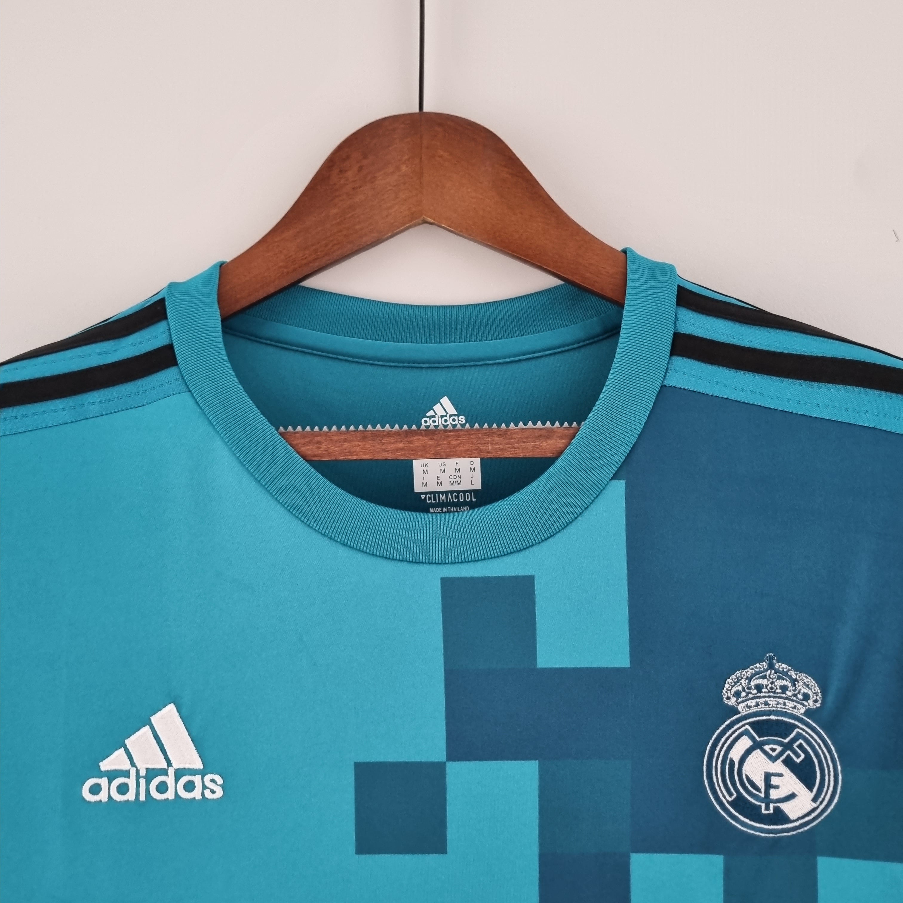 Real Madrid longsleeve third jersey. Season 17/18