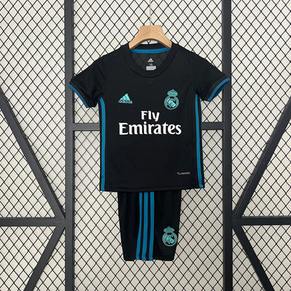 Real Madrid away kids set. Season 17/18