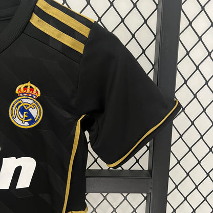 Real Madrid away kids set. Season 11/12