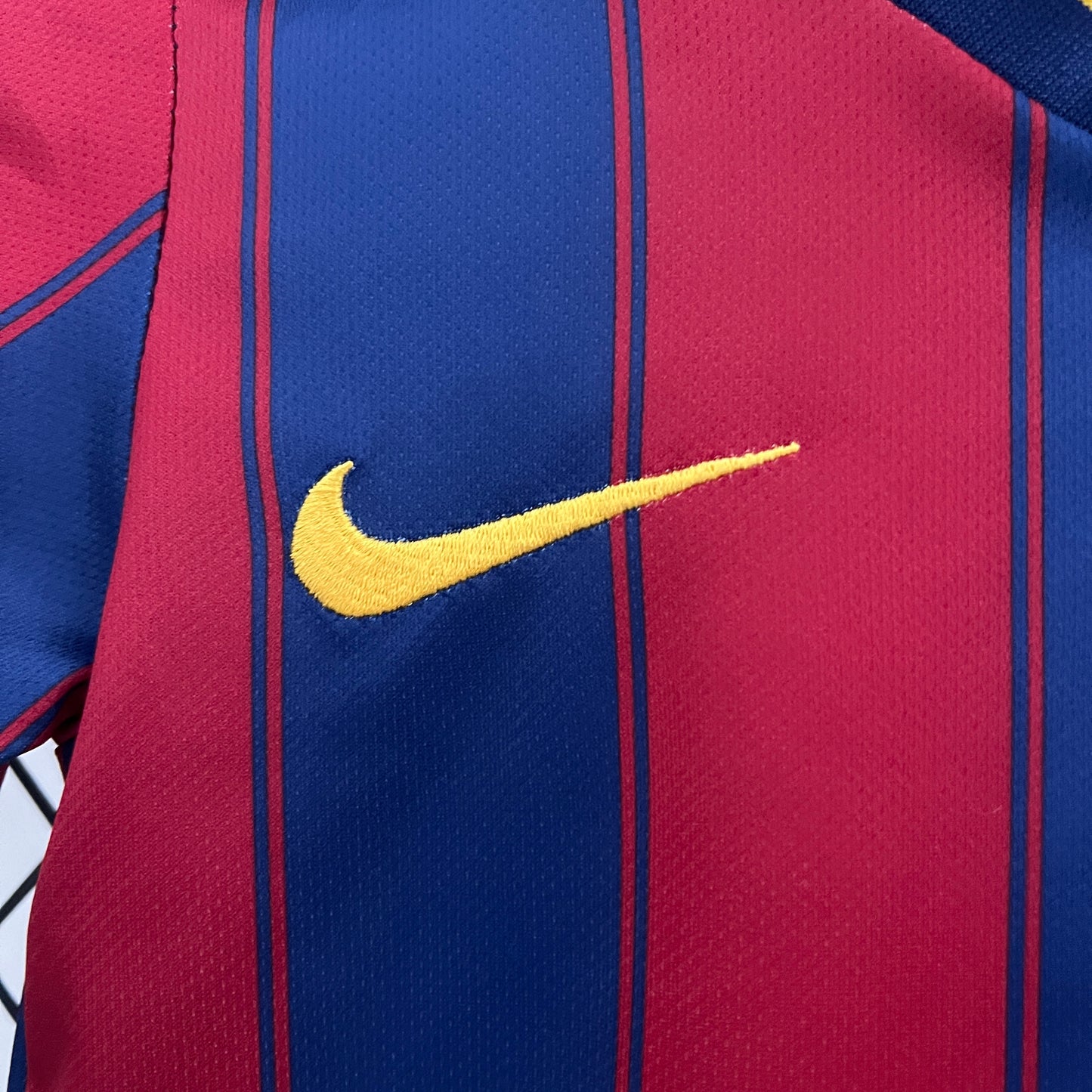 Barcelona home kids set. Season 09/10