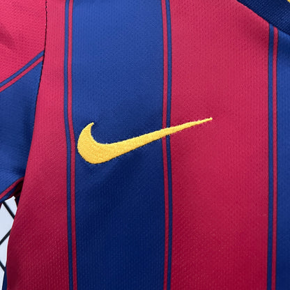 Barcelona home kids set. Season 09/10