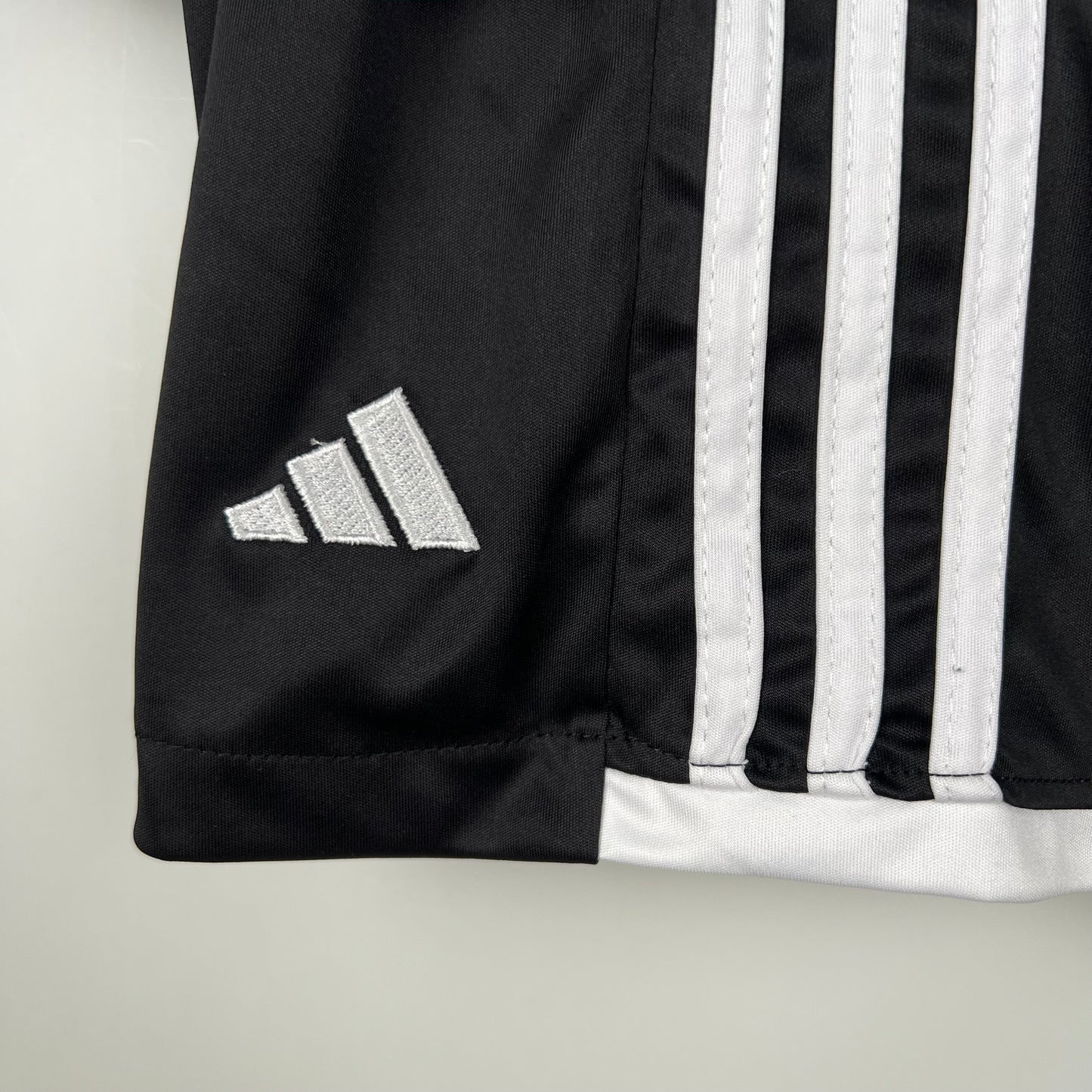 Manchester United Kids away set. Season 23/24