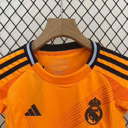 Real Madrid away kids set. Season 24/25