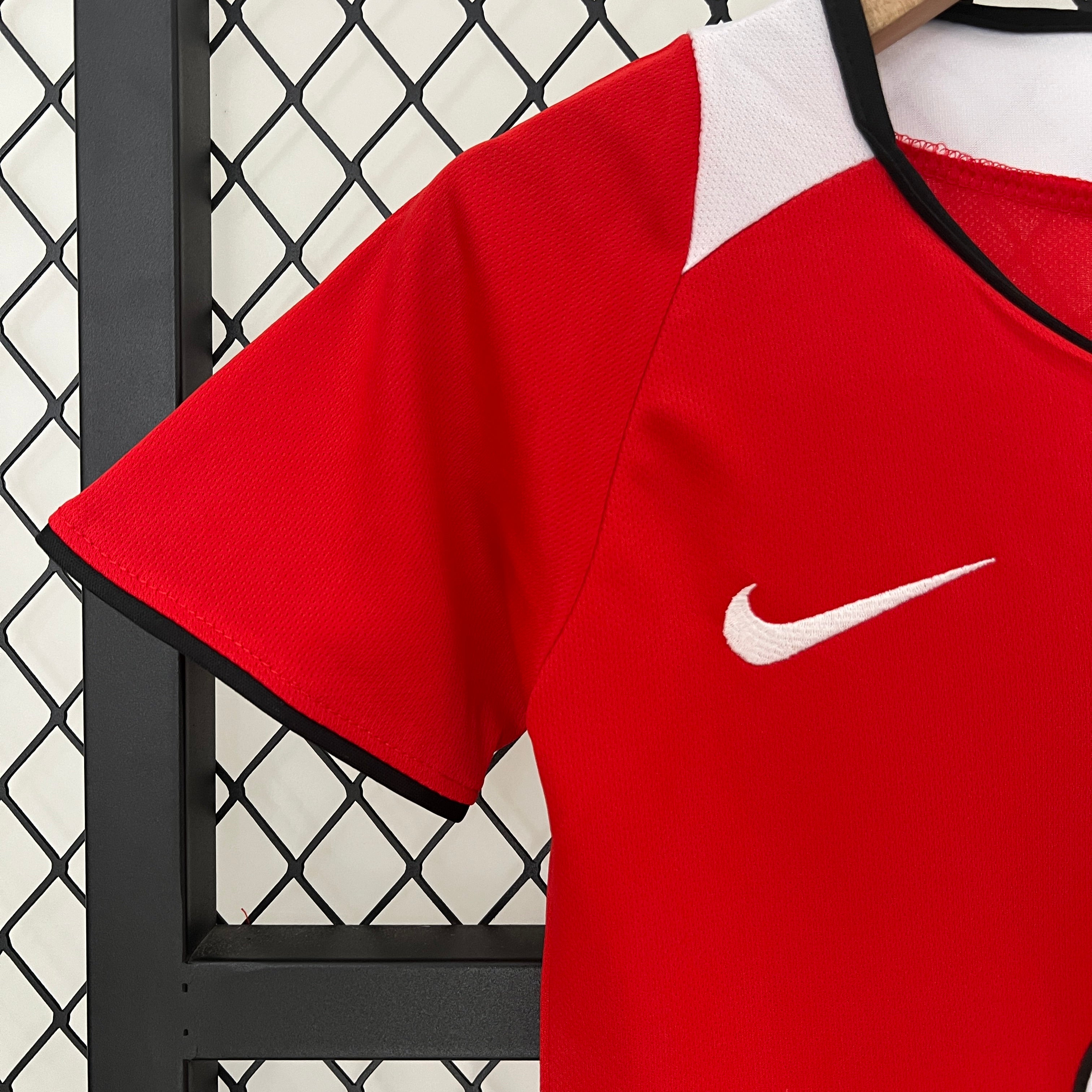 Manchester United home kids set. Season 04/05