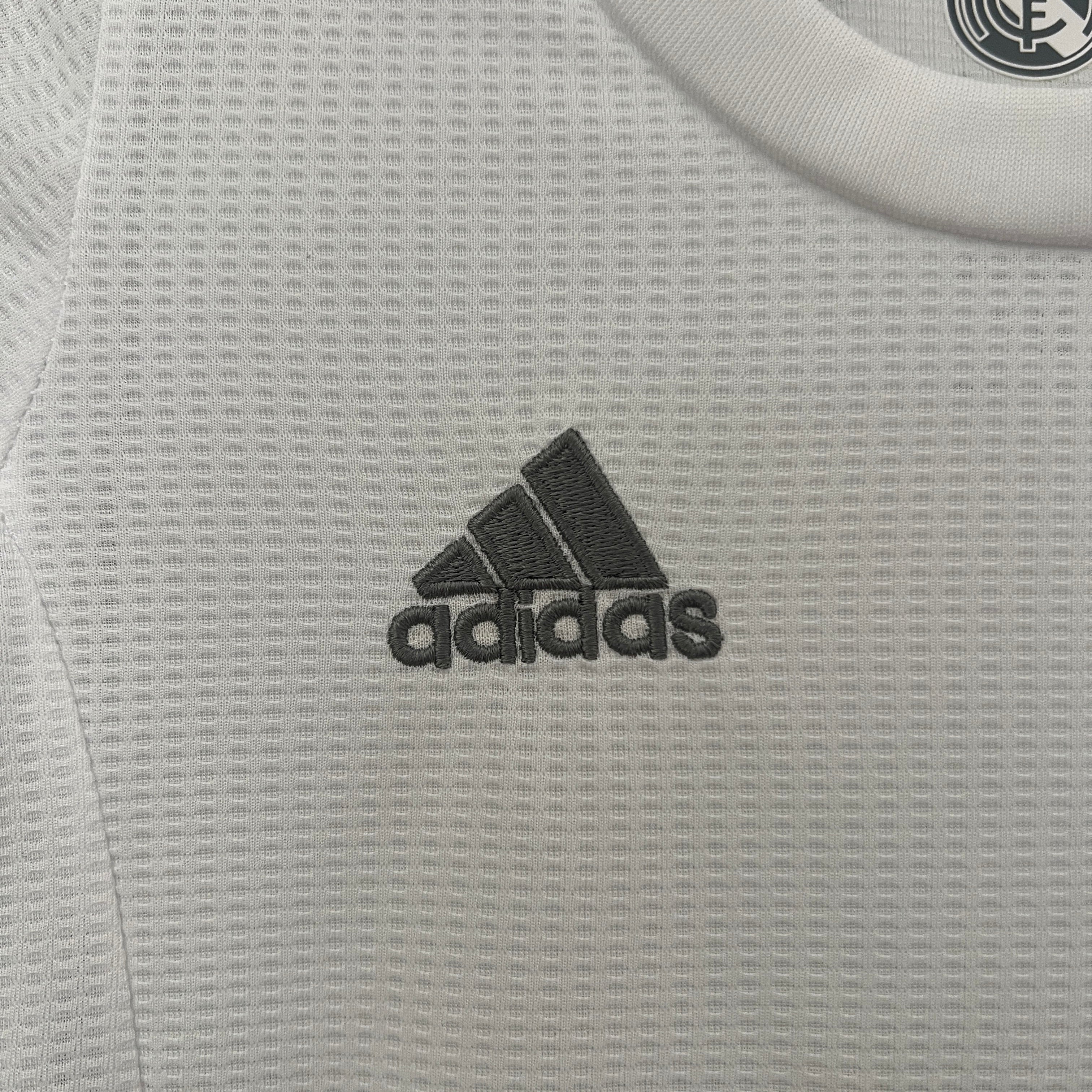 Real Madrid home kids set. Season 15/16