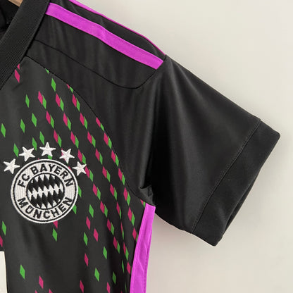 Bayern Munich away kids set. Season 23/24