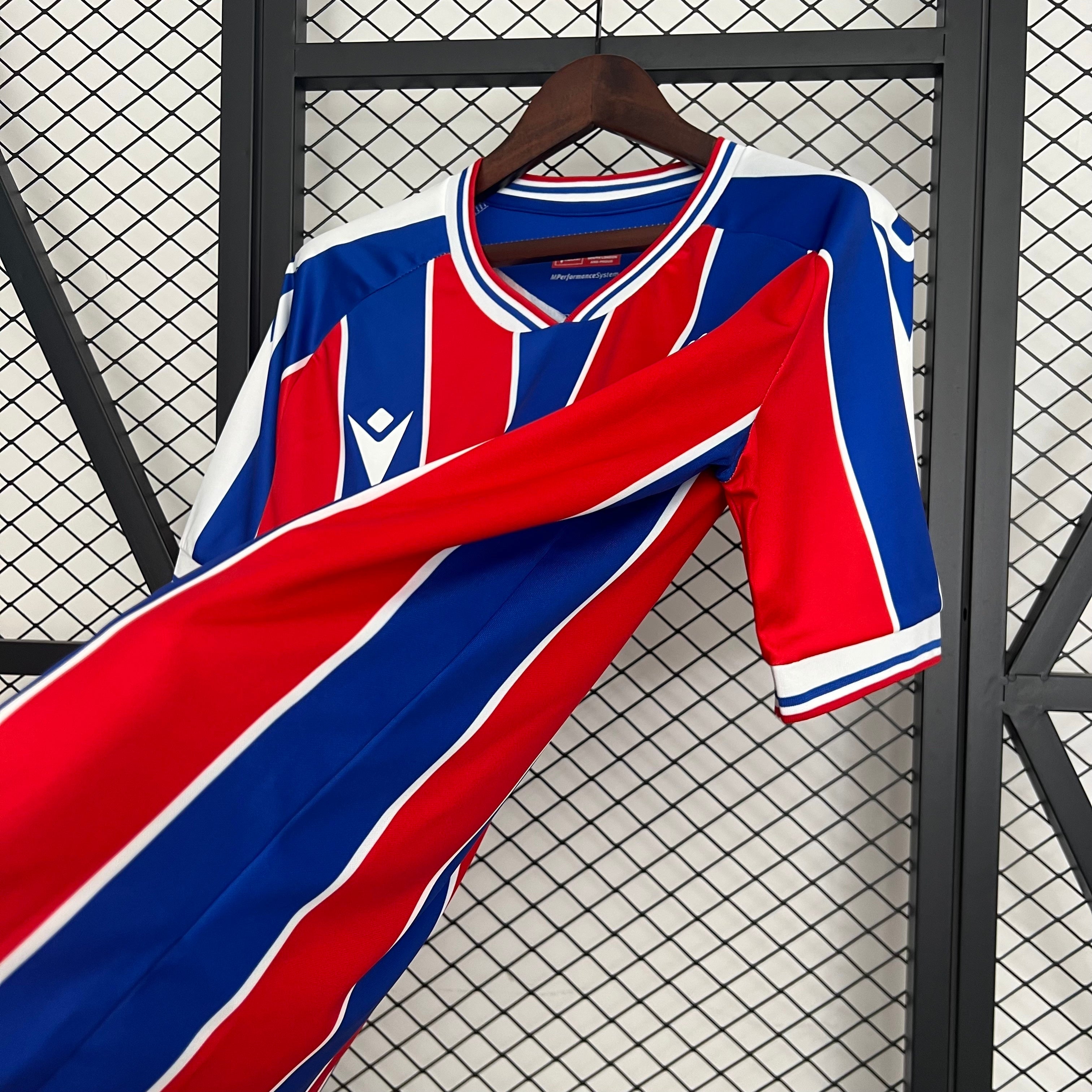 Crystal Palace home jersey. Season 25/26