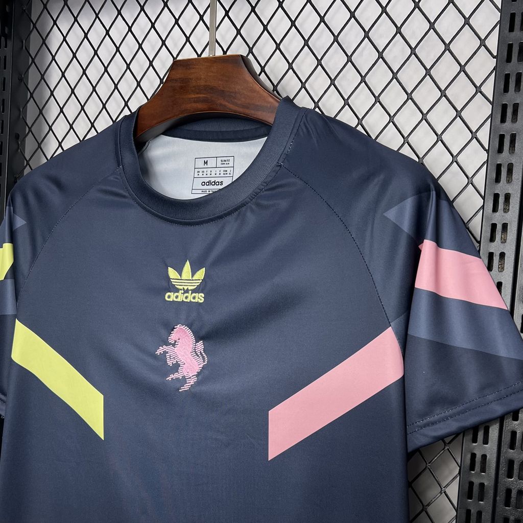 Juventus pre-match jersey. Season 24/25