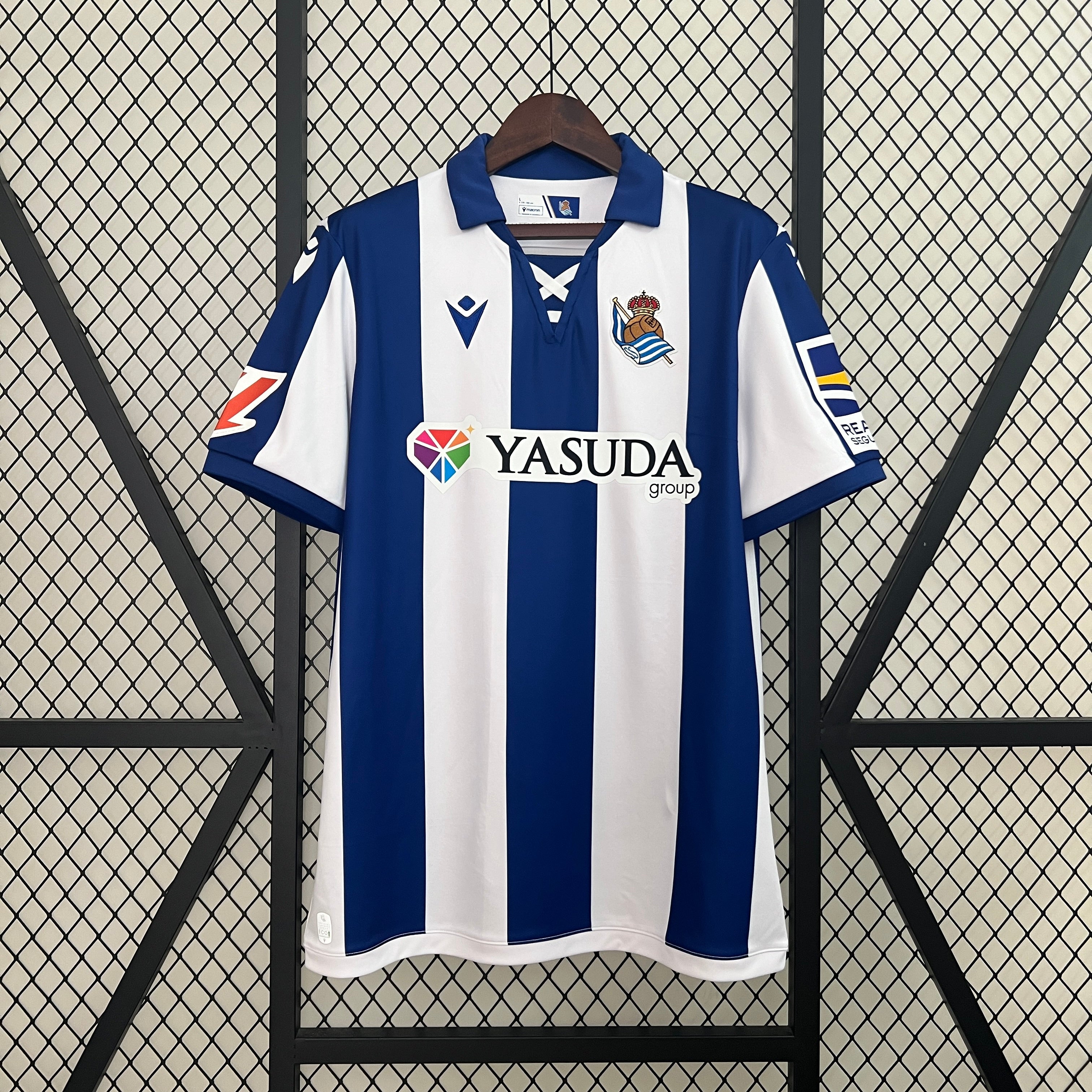 Real Sociedad home jersey. Season 24/25