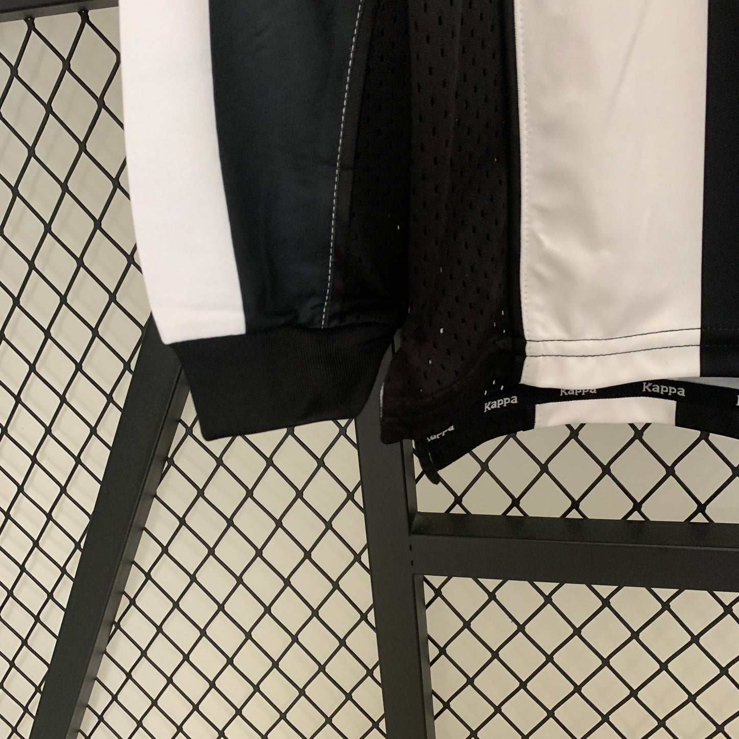 Juventus longsleeve home jersey. Season 97/98